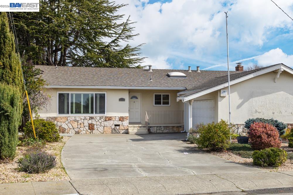 Detail Gallery Image 2 of 36 For 17774 Trenton Dr, Castro Valley,  CA 94546 - 3 Beds | 2 Baths