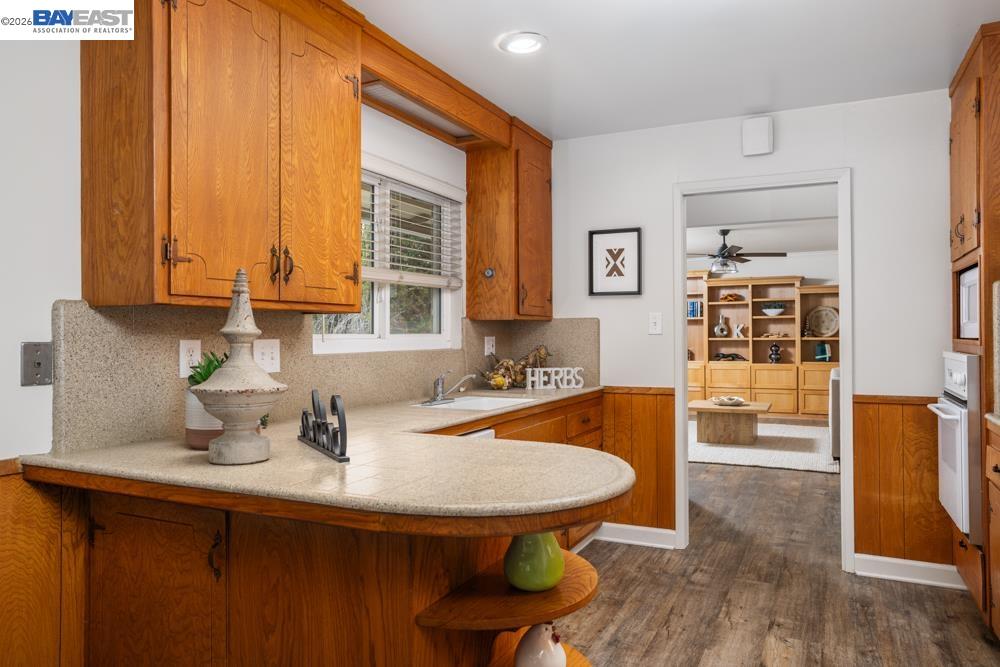 Detail Gallery Image 3 of 36 For 17774 Trenton Dr, Castro Valley,  CA 94546 - 3 Beds | 2 Baths