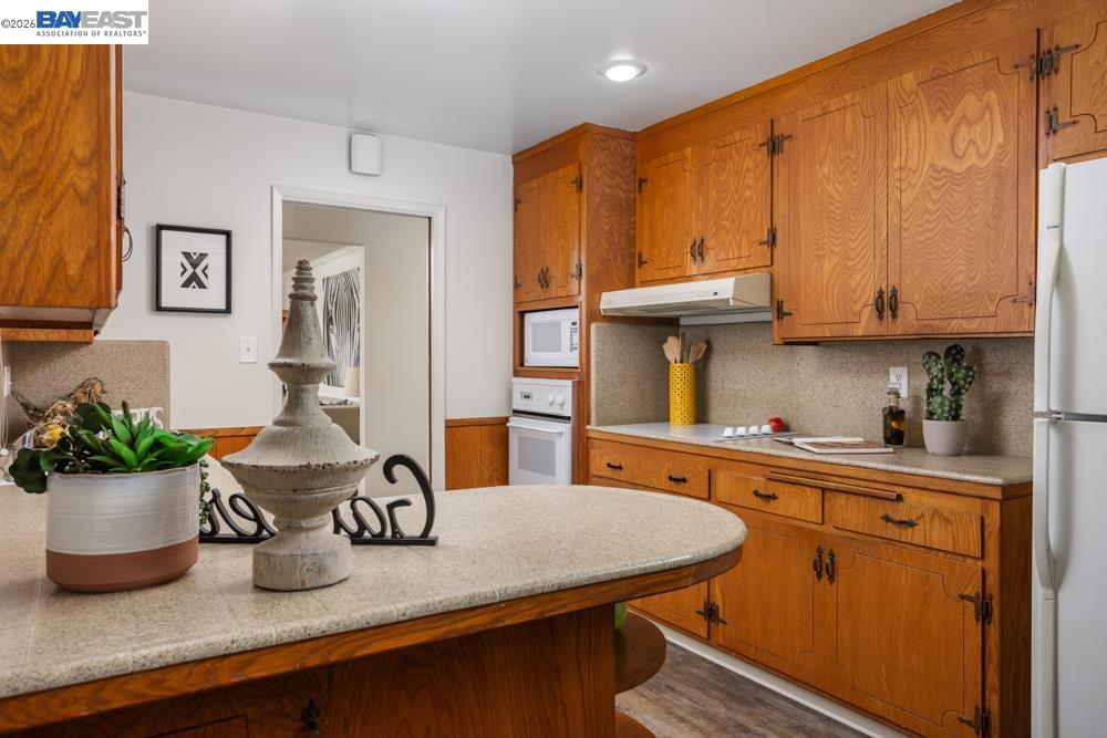 Detail Gallery Image 4 of 36 For 17774 Trenton Dr, Castro Valley,  CA 94546 - 3 Beds | 2 Baths