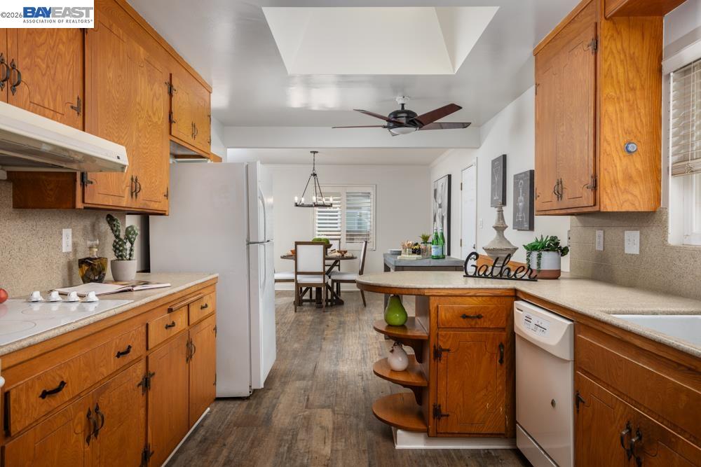 Detail Gallery Image 5 of 36 For 17774 Trenton Dr, Castro Valley,  CA 94546 - 3 Beds | 2 Baths