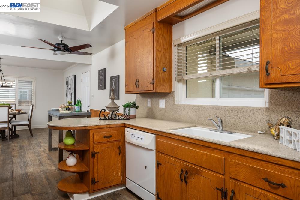 Detail Gallery Image 6 of 36 For 17774 Trenton Dr, Castro Valley,  CA 94546 - 3 Beds | 2 Baths