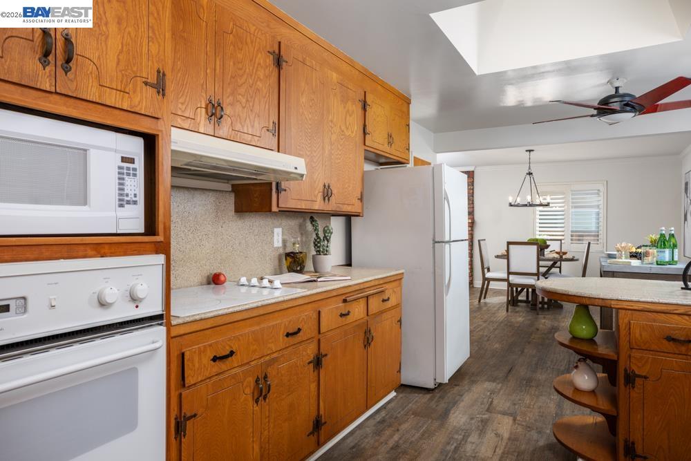 Detail Gallery Image 7 of 36 For 17774 Trenton Dr, Castro Valley,  CA 94546 - 3 Beds | 2 Baths