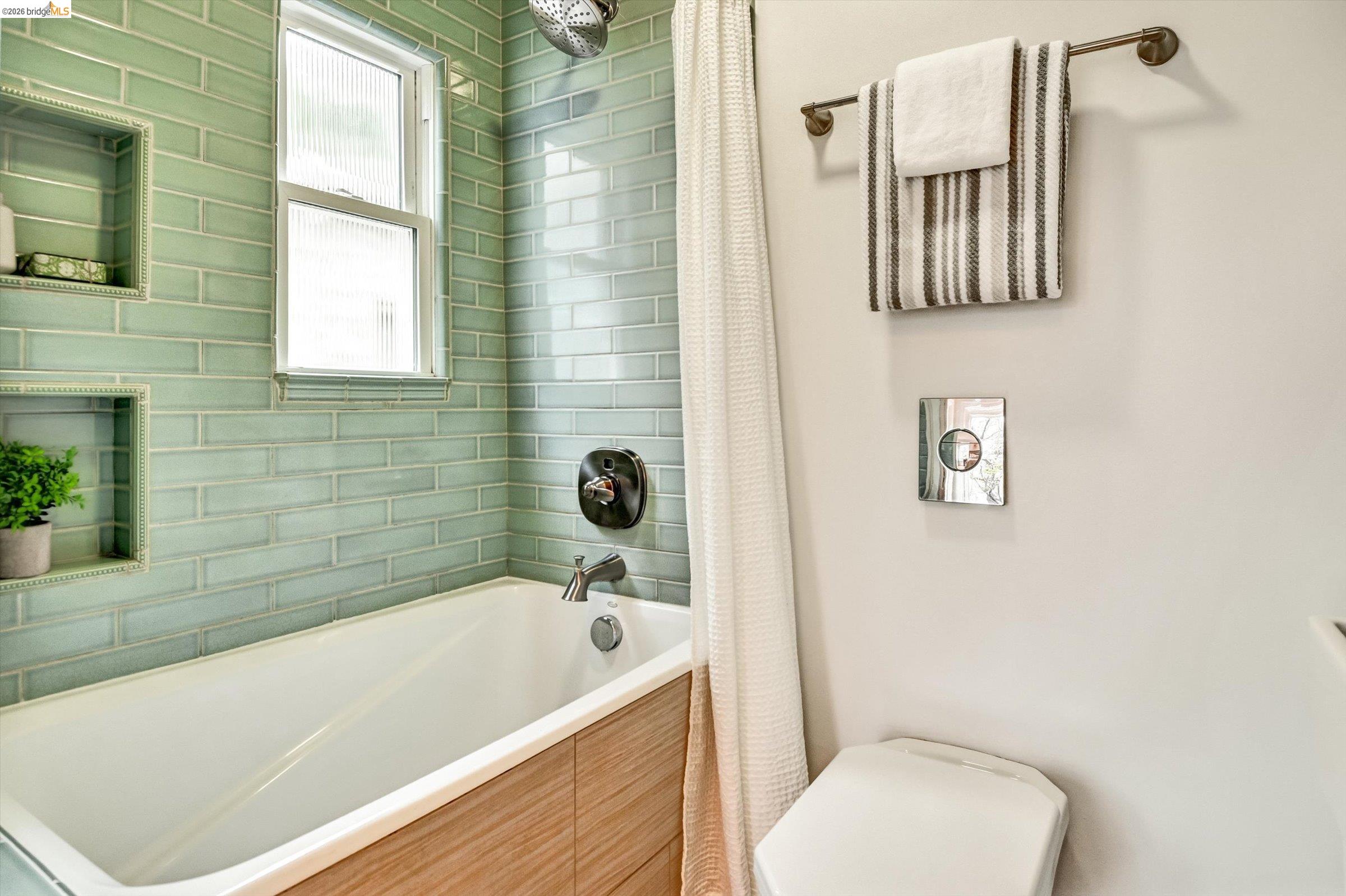 Detail Gallery Image 15 of 28 For 1259 Portland Ave, Albany,  CA 94706 - 3 Beds | 2 Baths