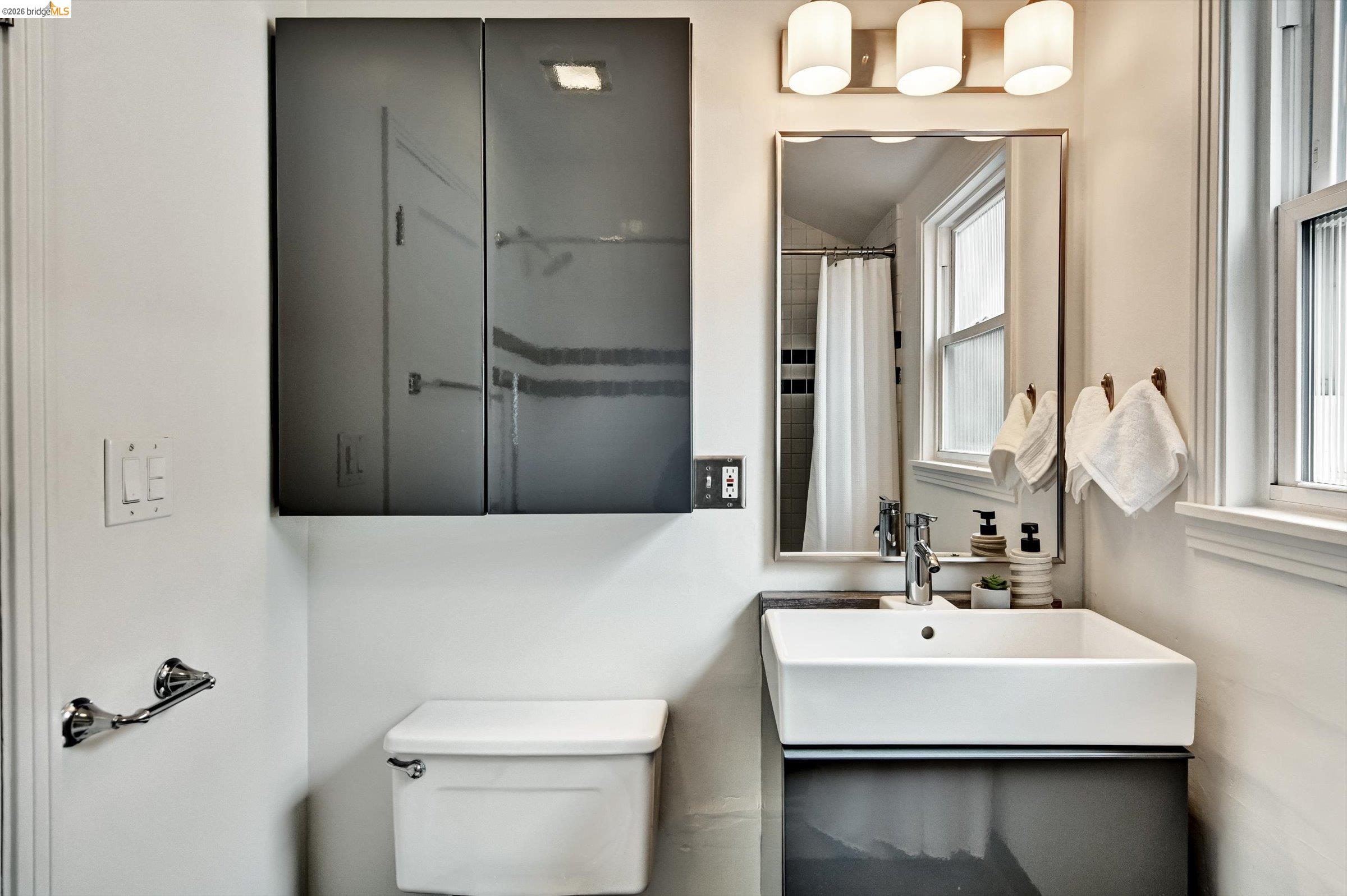 Detail Gallery Image 19 of 28 For 1259 Portland Ave, Albany,  CA 94706 - 3 Beds | 2 Baths