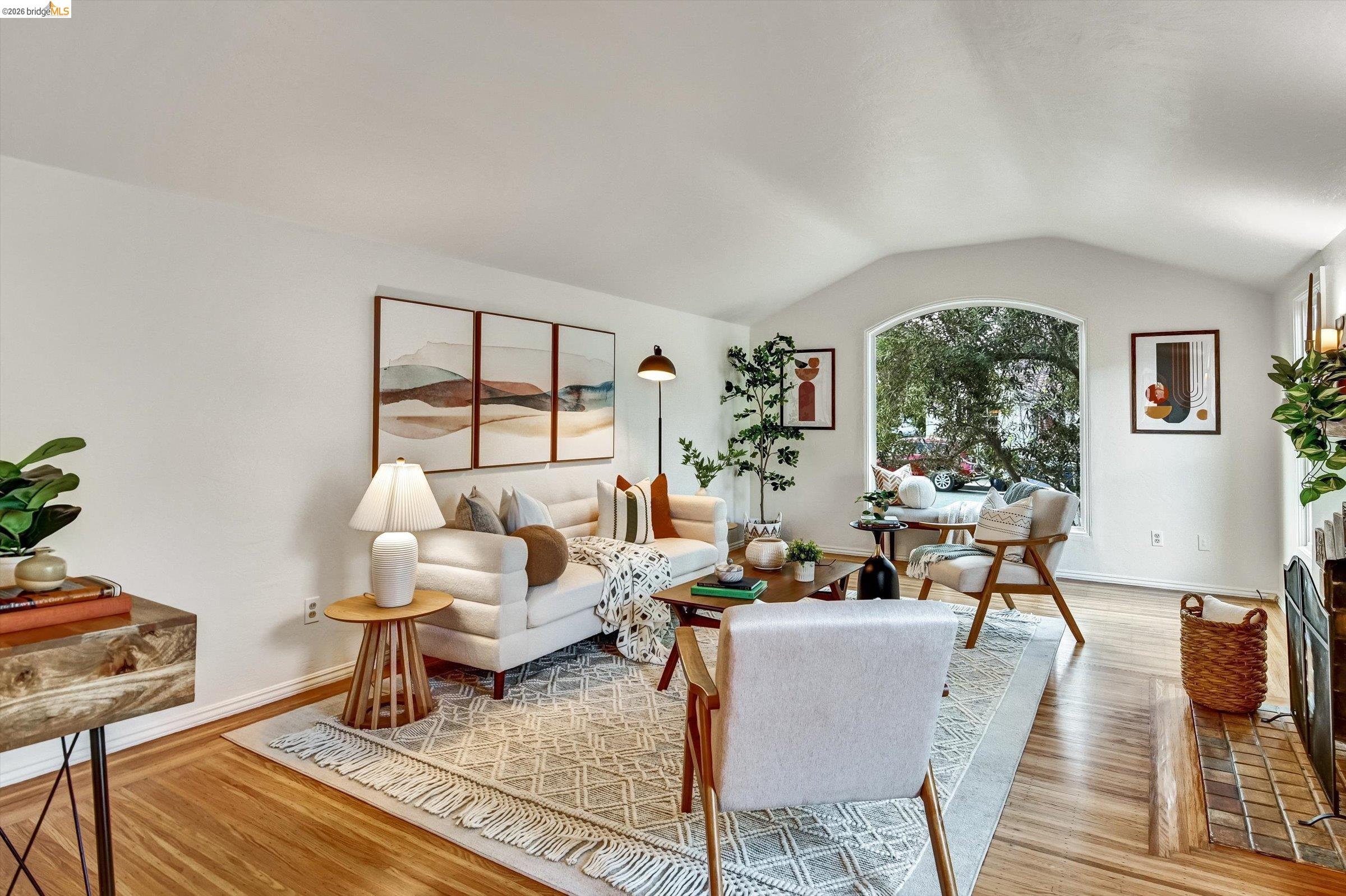 Detail Gallery Image 3 of 28 For 1259 Portland Ave, Albany,  CA 94706 - 3 Beds | 2 Baths