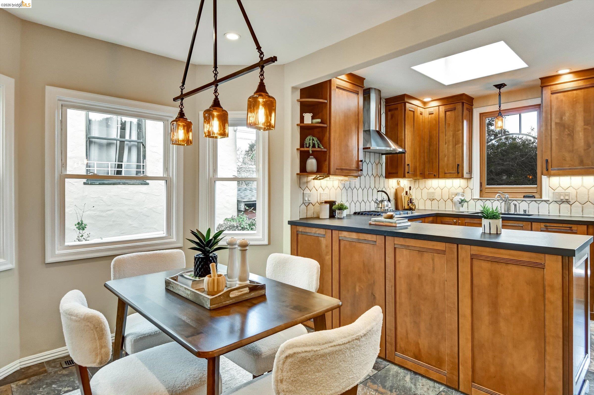 Detail Gallery Image 9 of 28 For 1259 Portland Ave, Albany,  CA 94706 - 3 Beds | 2 Baths