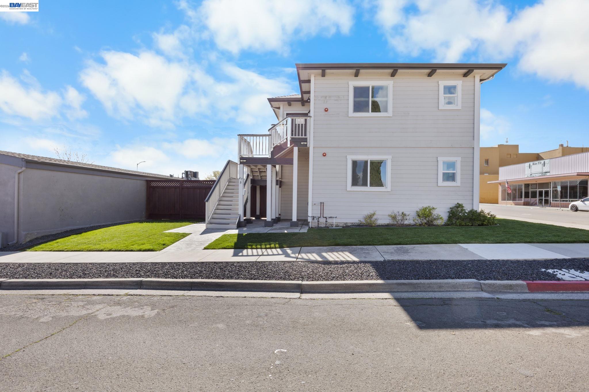 Detail Gallery Image 3 of 43 For 47 N 2nd, Rio Vista,  CA 94571 - 8 Beds | 4 Baths