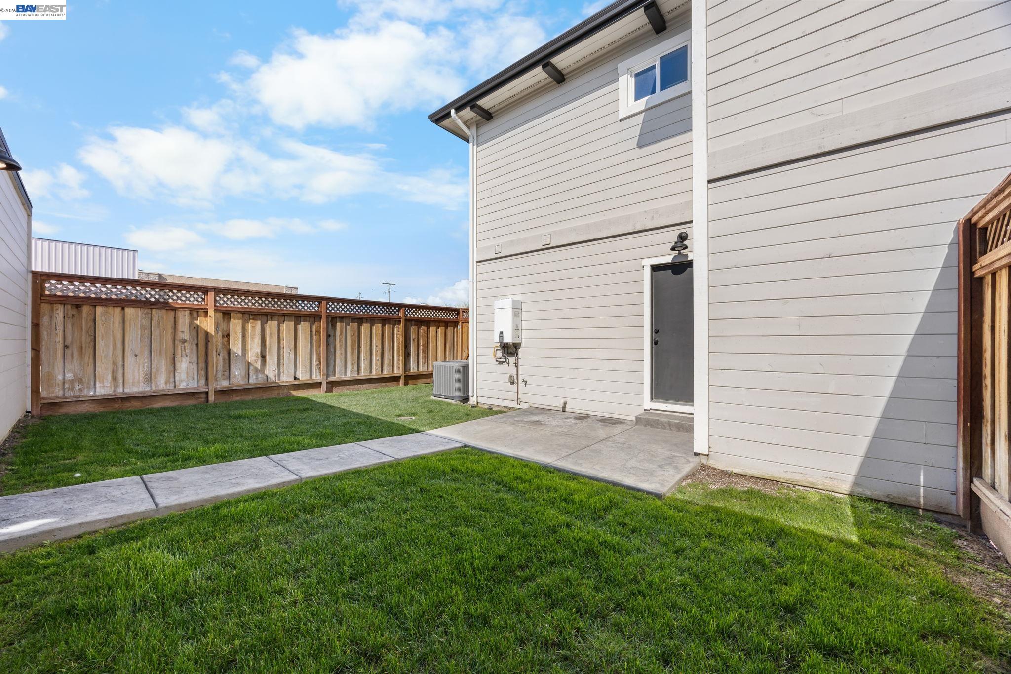 Detail Gallery Image 8 of 43 For 47 N 2nd, Rio Vista,  CA 94571 - 8 Beds | 4 Baths