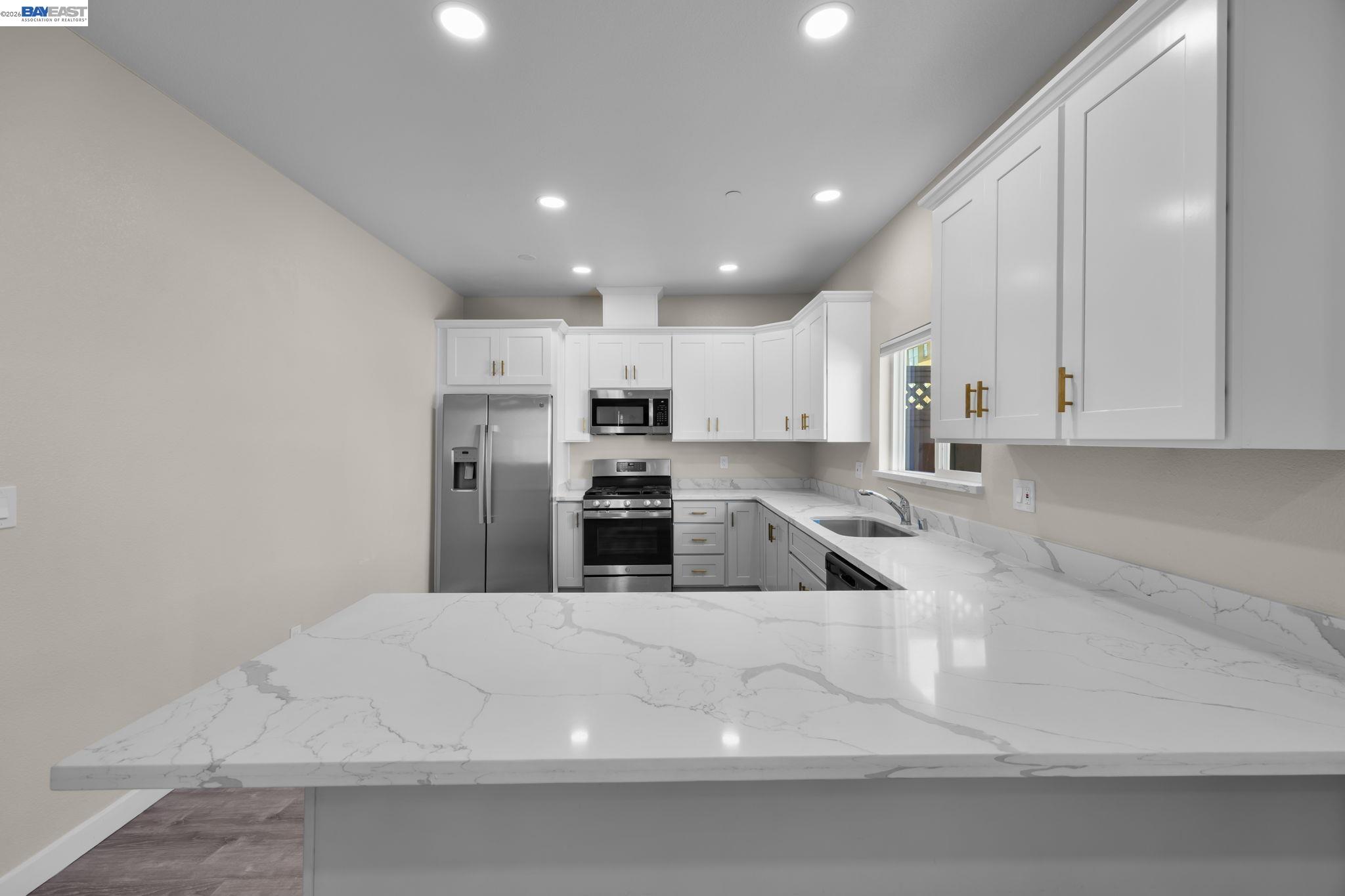 Detail Gallery Image 9 of 43 For 47 N 2nd, Rio Vista,  CA 94571 - 8 Beds | 4 Baths