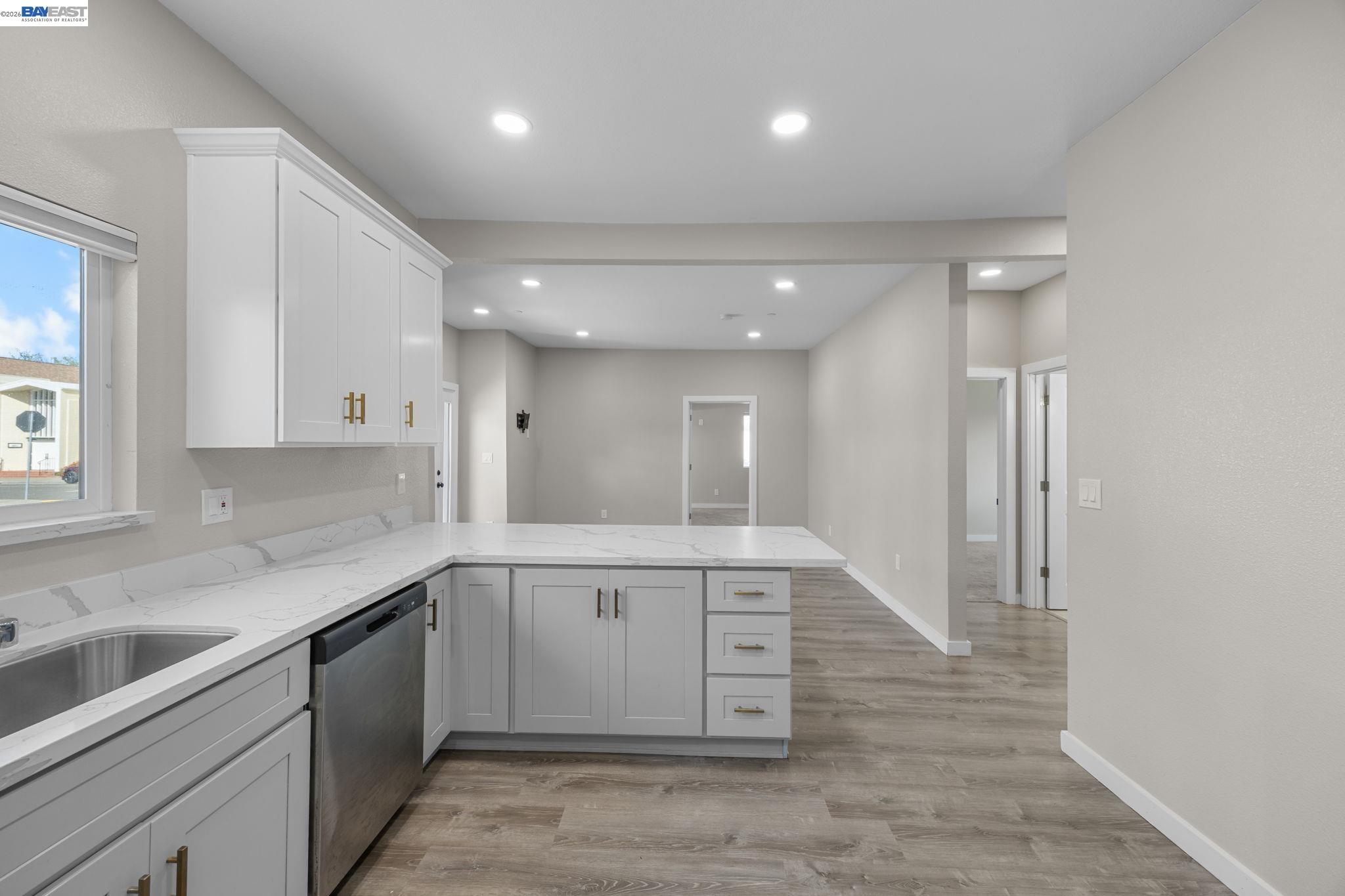 Detail Gallery Image 10 of 43 For 47 N 2nd, Rio Vista,  CA 94571 - 8 Beds | 4 Baths