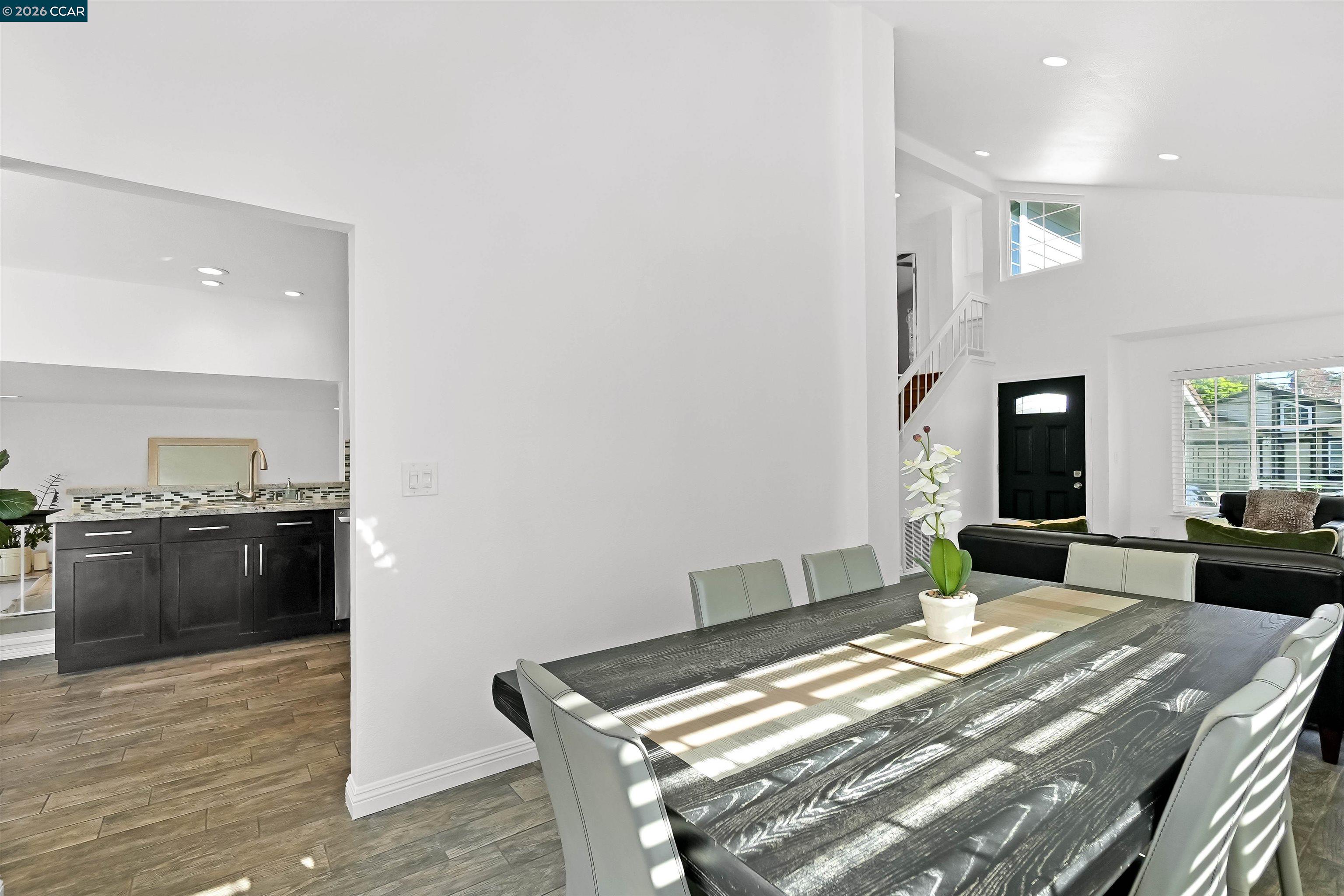 Detail Gallery Image 13 of 59 For 162 Woodfield, Hercules,  CA 94547 - 5 Beds | 3 Baths