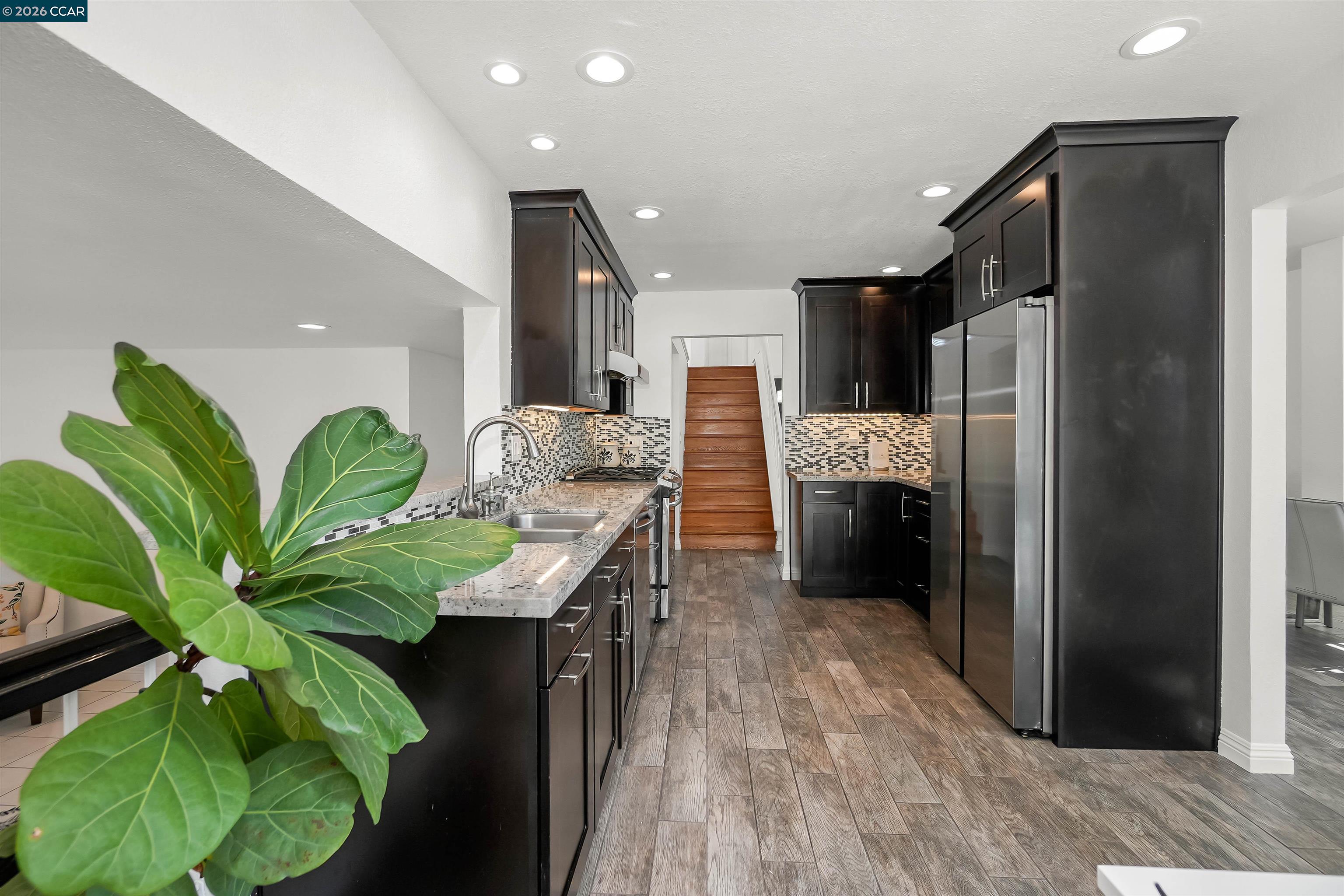 Detail Gallery Image 16 of 59 For 162 Woodfield, Hercules,  CA 94547 - 5 Beds | 3 Baths