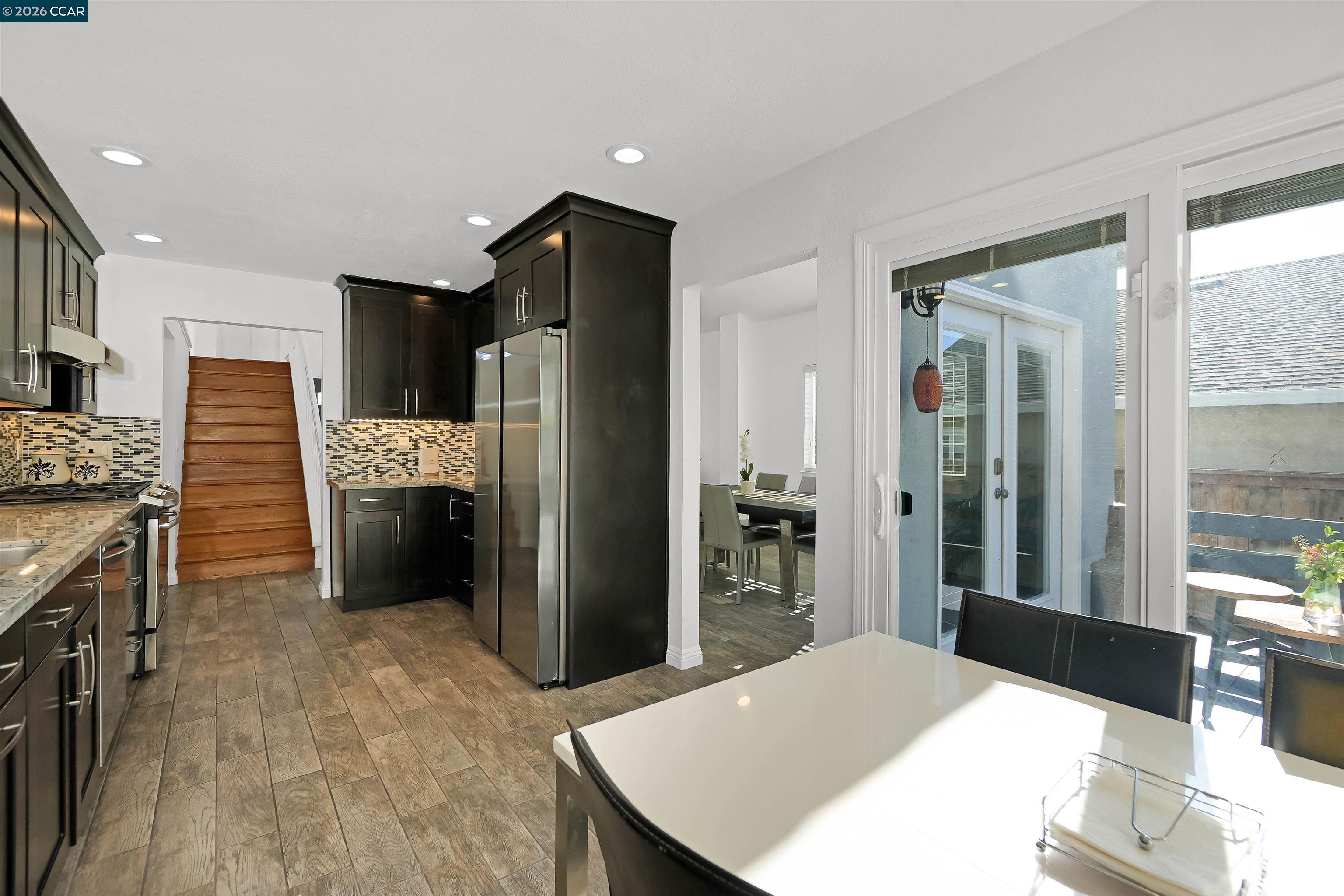 Detail Gallery Image 17 of 59 For 162 Woodfield, Hercules,  CA 94547 - 5 Beds | 3 Baths