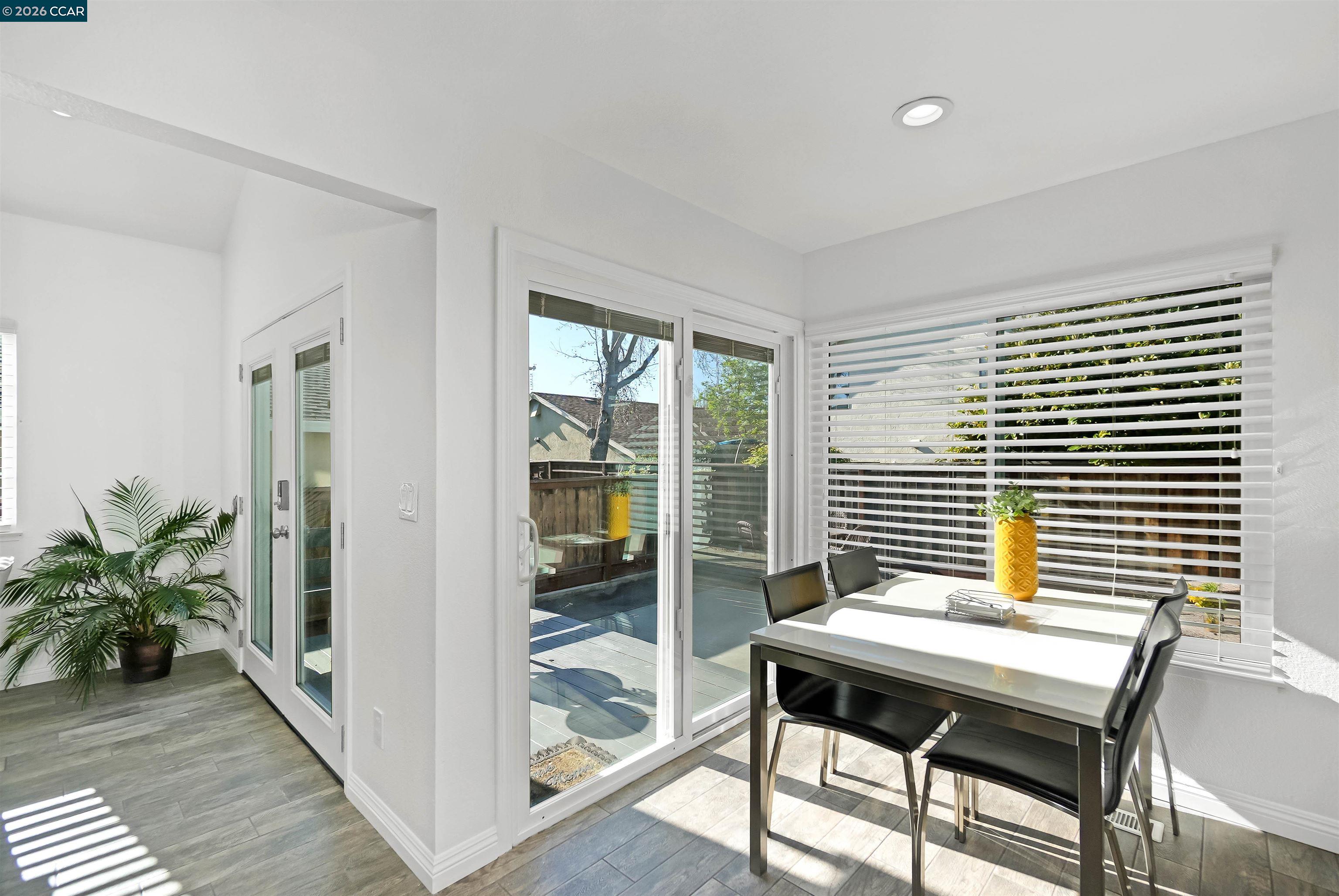 Detail Gallery Image 19 of 59 For 162 Woodfield, Hercules,  CA 94547 - 5 Beds | 3 Baths