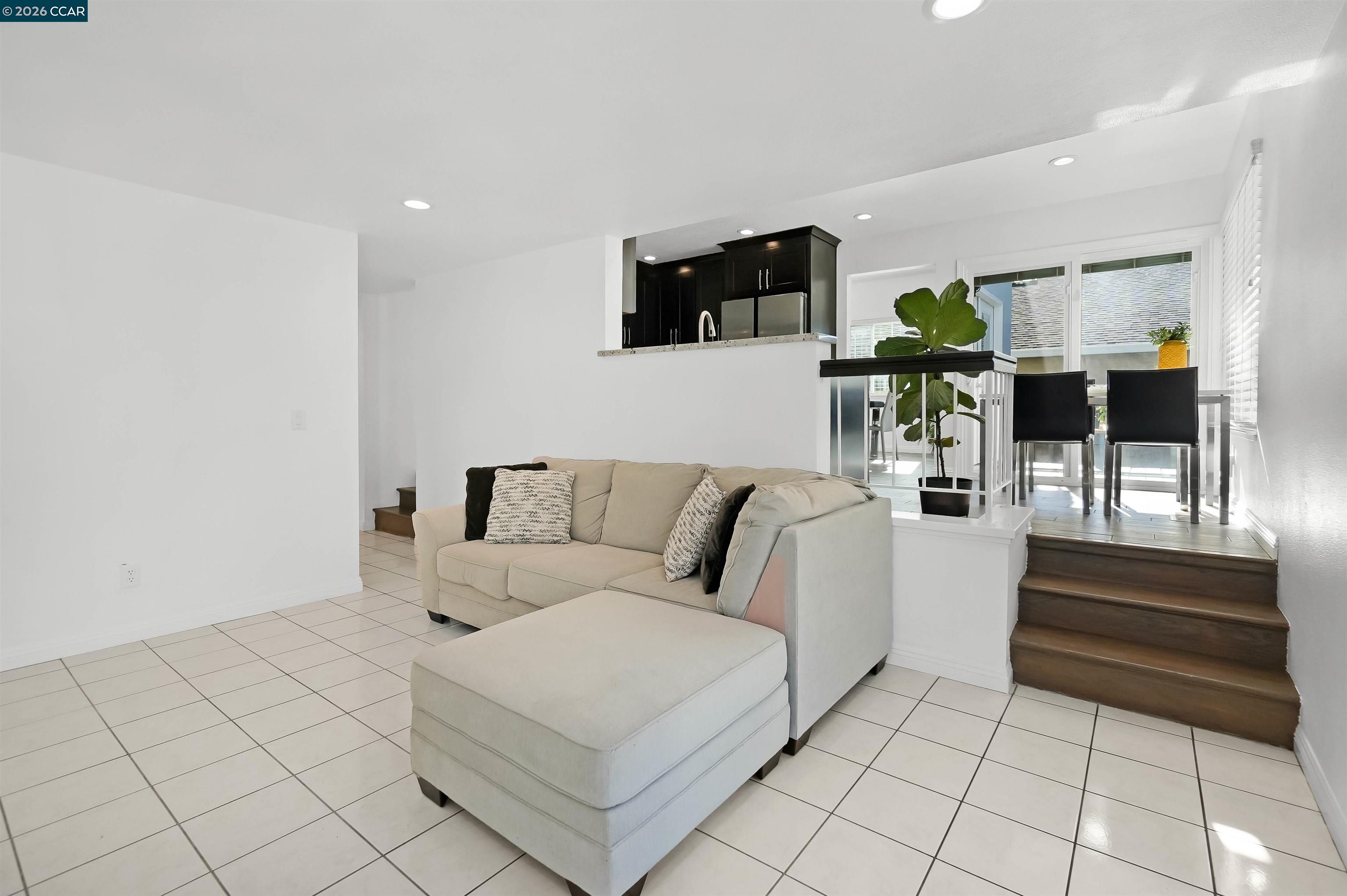 Detail Gallery Image 21 of 59 For 162 Woodfield, Hercules,  CA 94547 - 5 Beds | 3 Baths