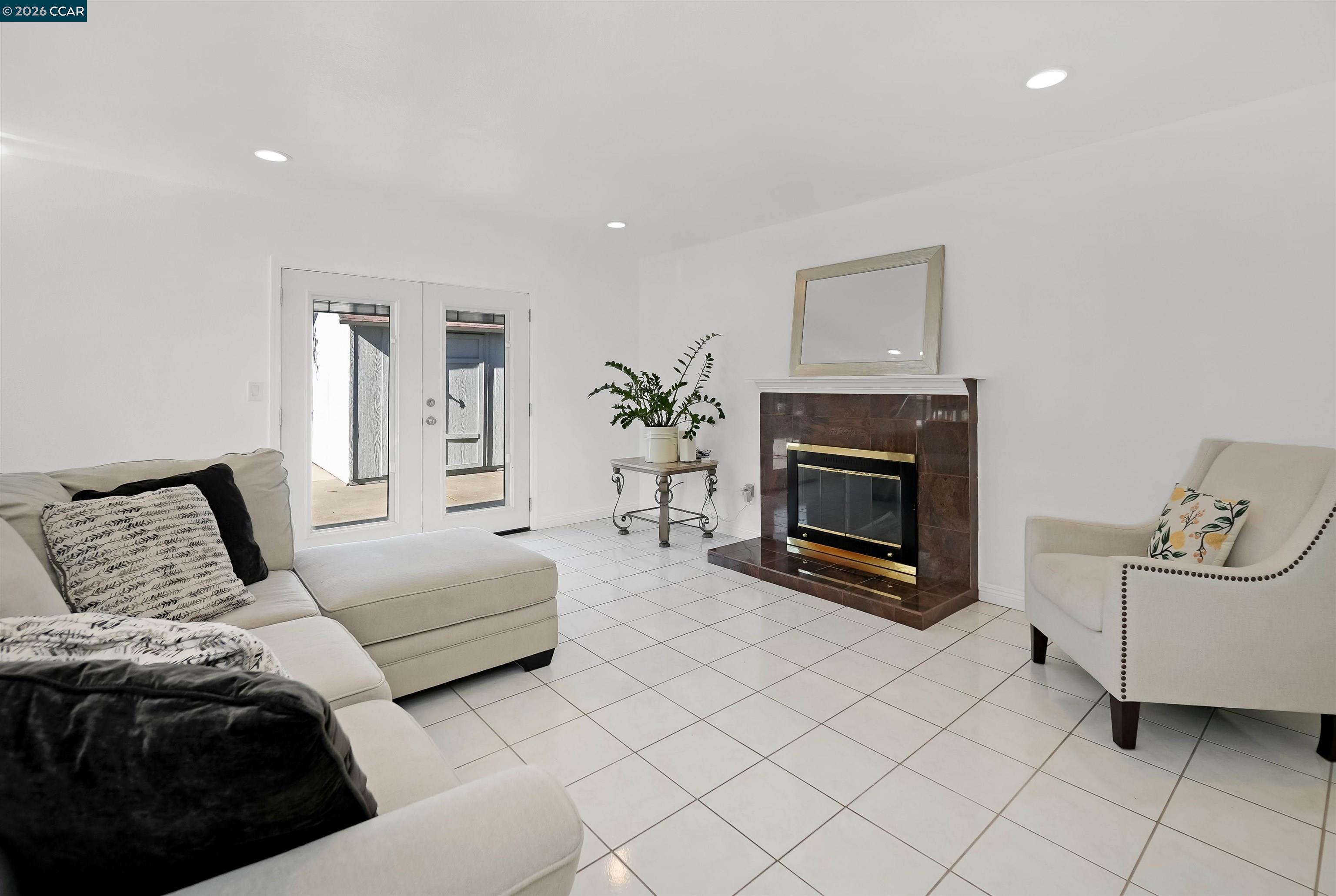 Detail Gallery Image 23 of 59 For 162 Woodfield, Hercules,  CA 94547 - 5 Beds | 3 Baths