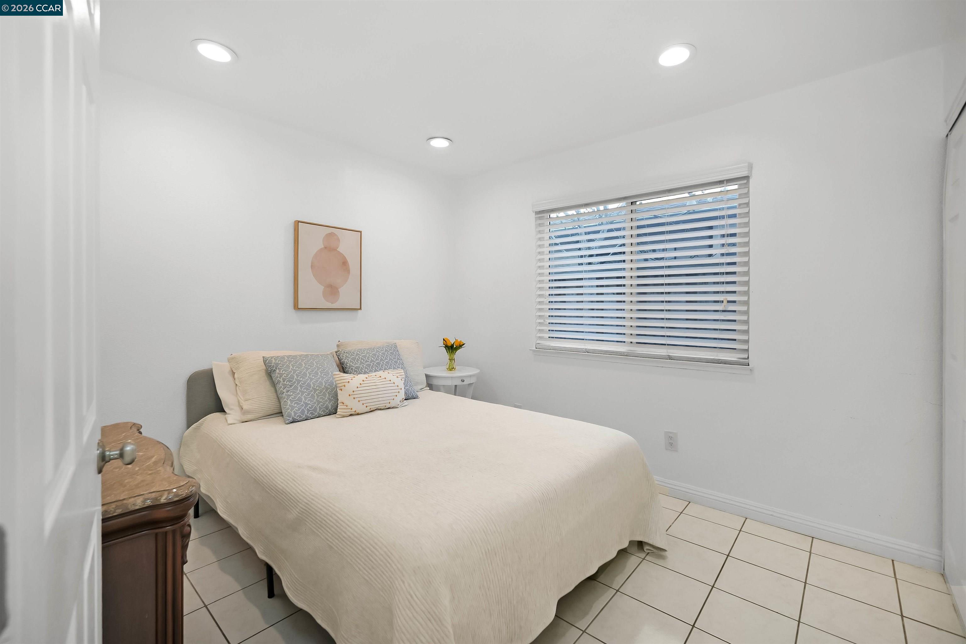 Detail Gallery Image 25 of 59 For 162 Woodfield, Hercules,  CA 94547 - 5 Beds | 3 Baths