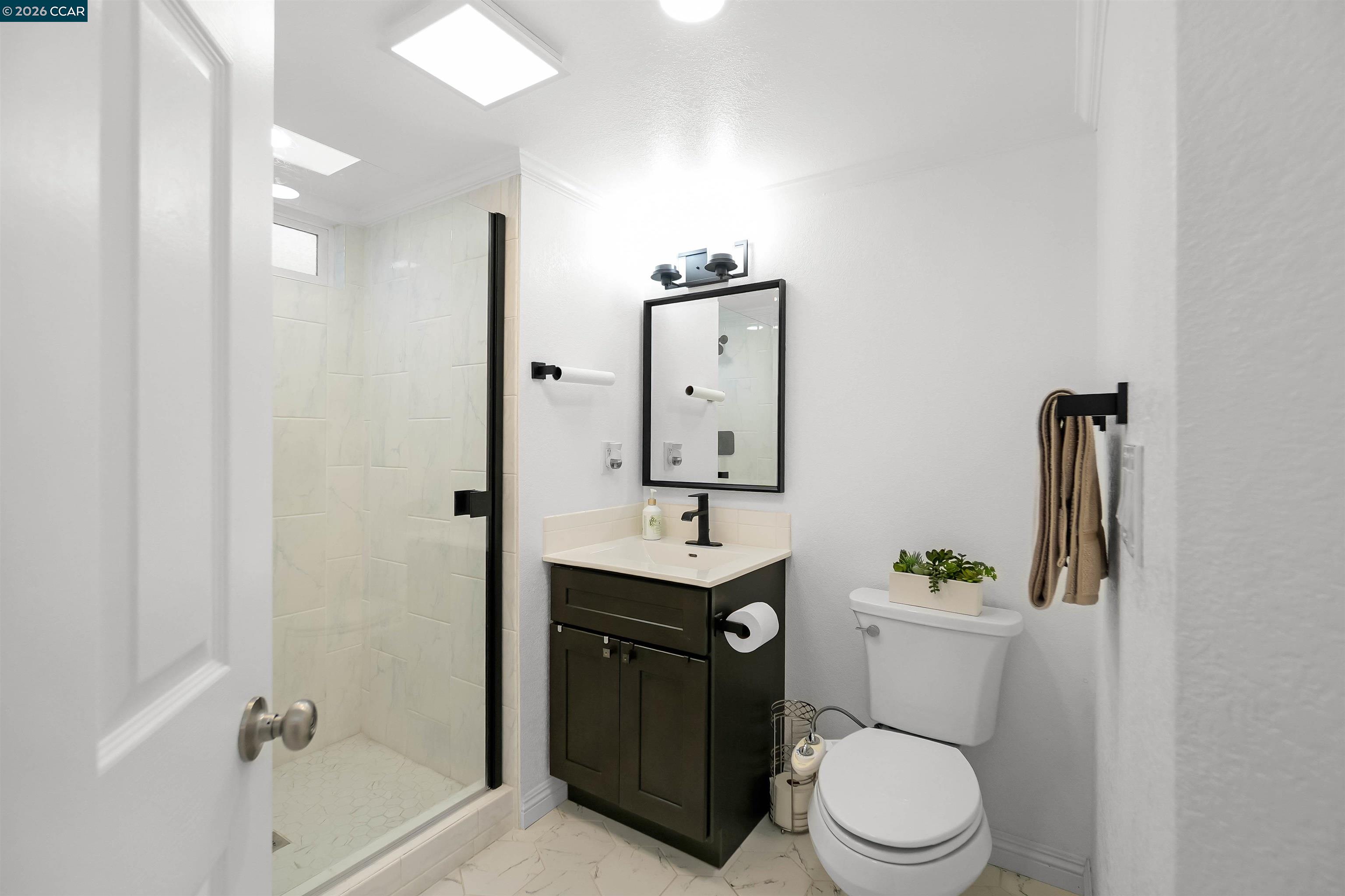 Detail Gallery Image 26 of 59 For 162 Woodfield, Hercules,  CA 94547 - 5 Beds | 3 Baths