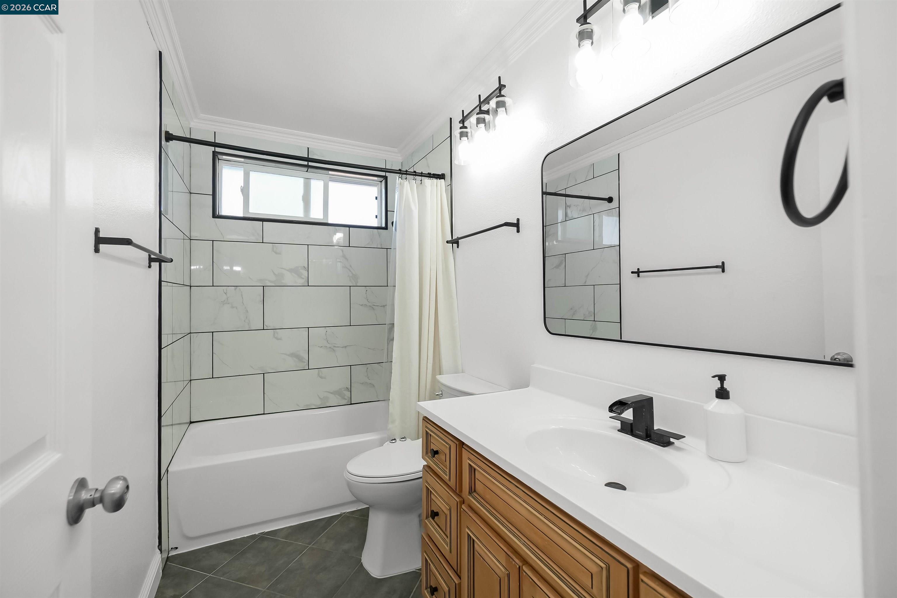 Detail Gallery Image 36 of 59 For 162 Woodfield, Hercules,  CA 94547 - 5 Beds | 3 Baths