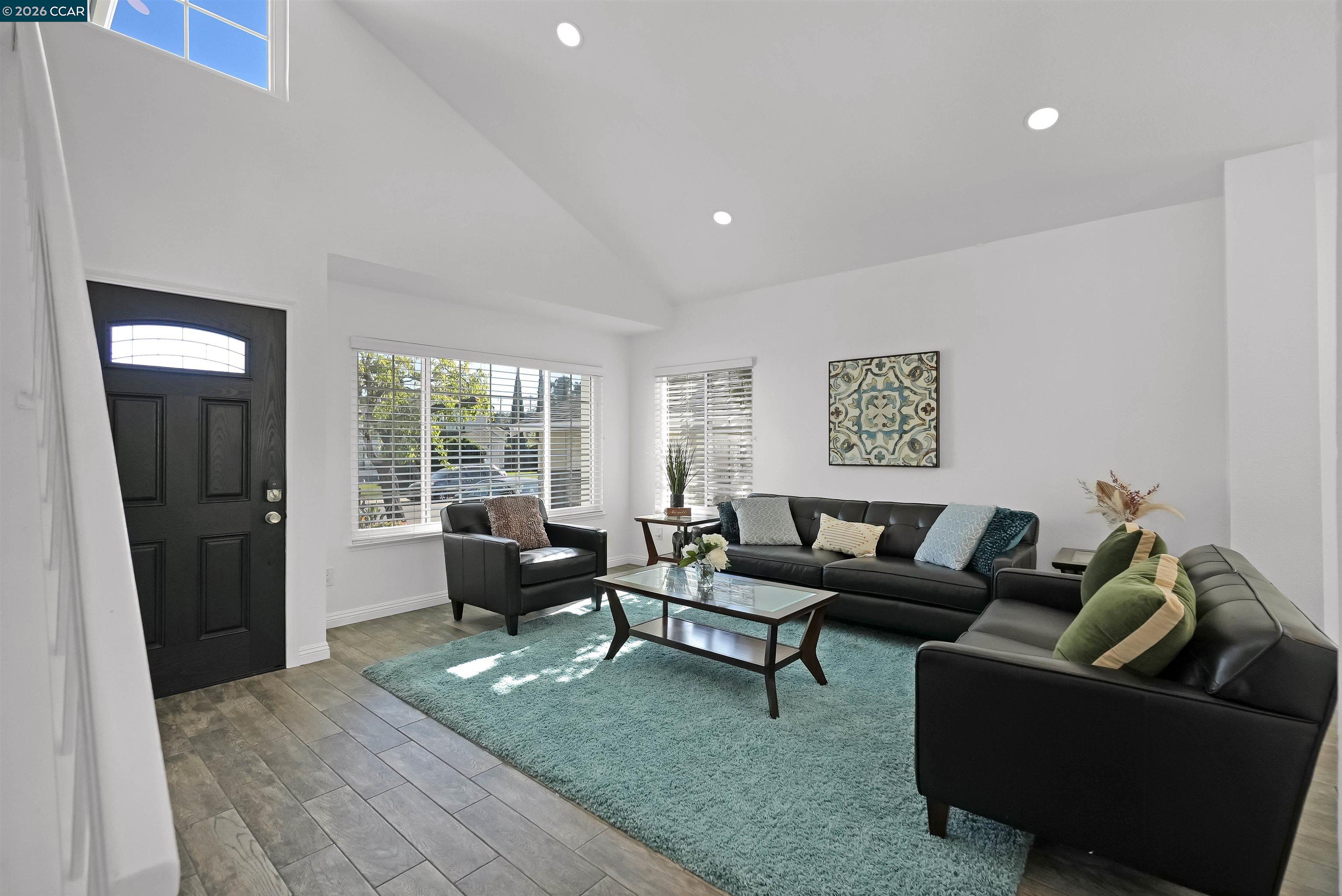 Detail Gallery Image 8 of 59 For 162 Woodfield, Hercules,  CA 94547 - 5 Beds | 3 Baths