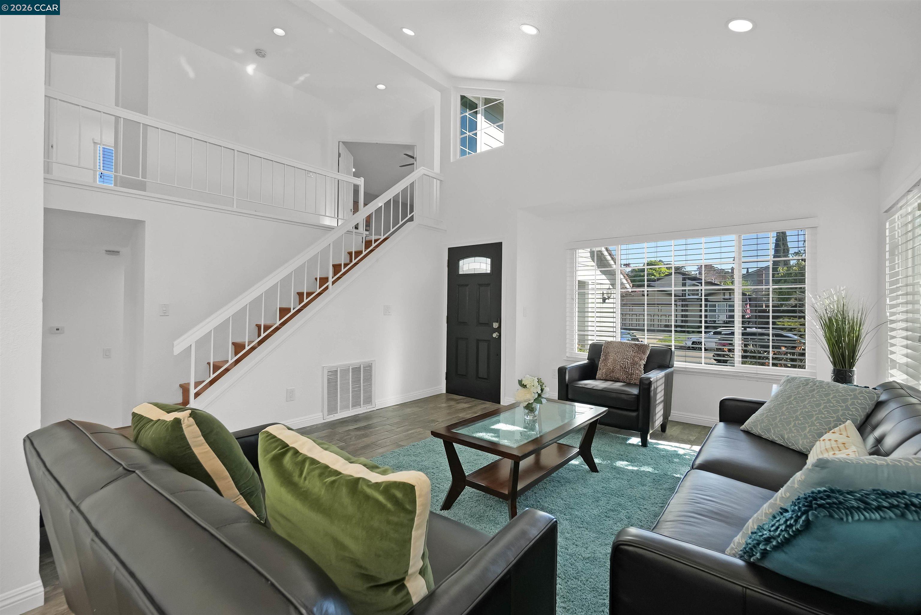 Detail Gallery Image 9 of 59 For 162 Woodfield, Hercules,  CA 94547 - 5 Beds | 3 Baths