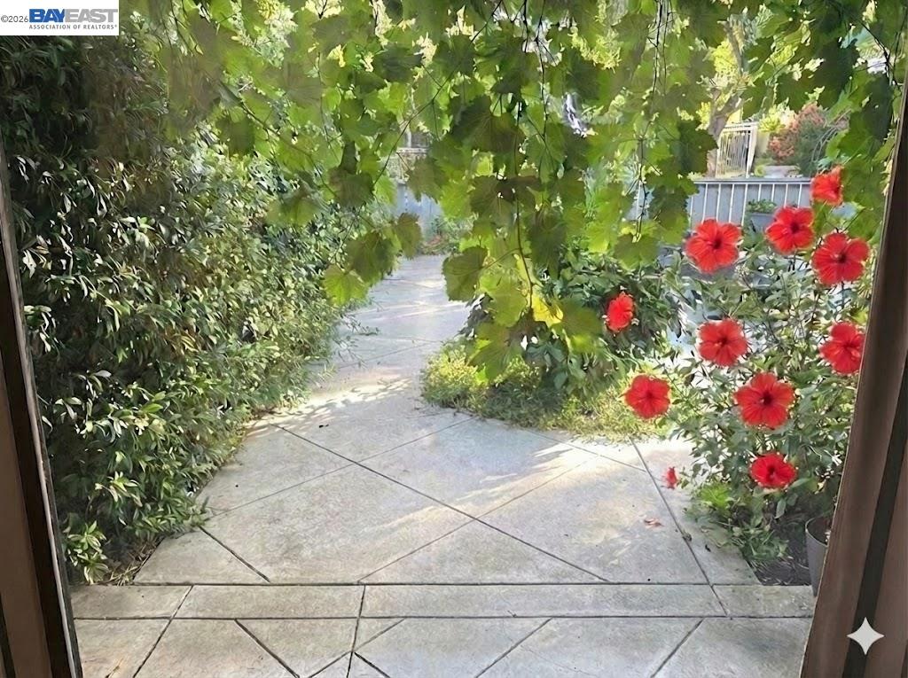 Detail Gallery Image 32 of 52 For 7332 Stonedale Dr, Pleasanton,  CA 94588 - 3 Beds | 2/1 Baths