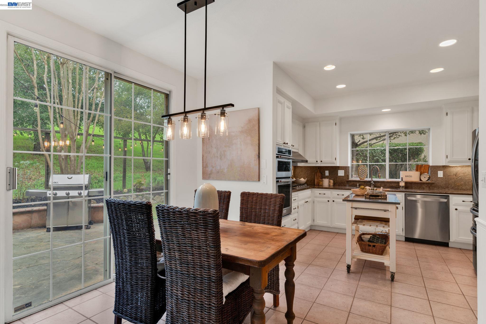 Detail Gallery Image 15 of 52 For 690 Glasgow Cir, Danville,  CA 94526 - 4 Beds | 2/1 Baths