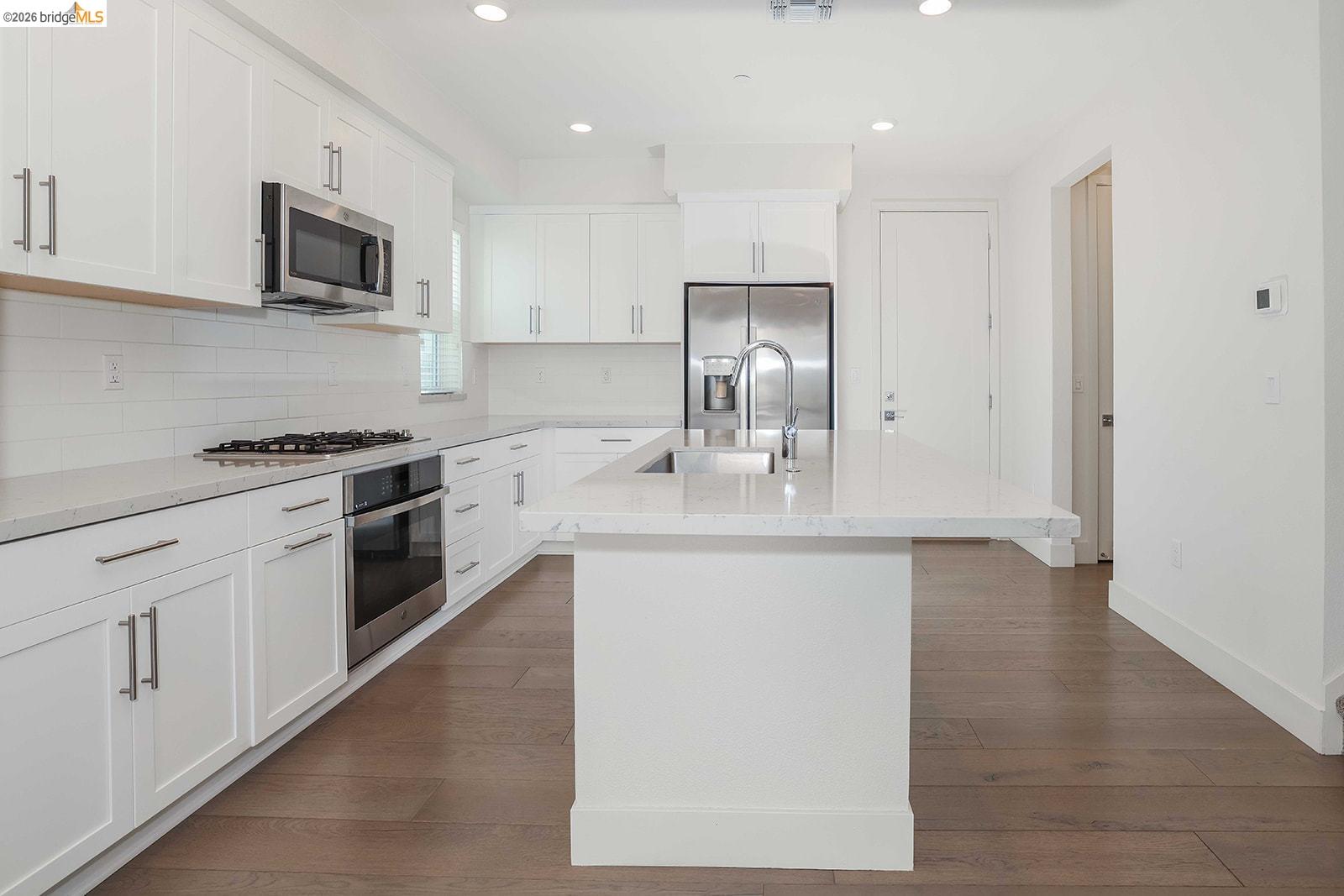 Photo #6: 41125889 Listing: Photo #6