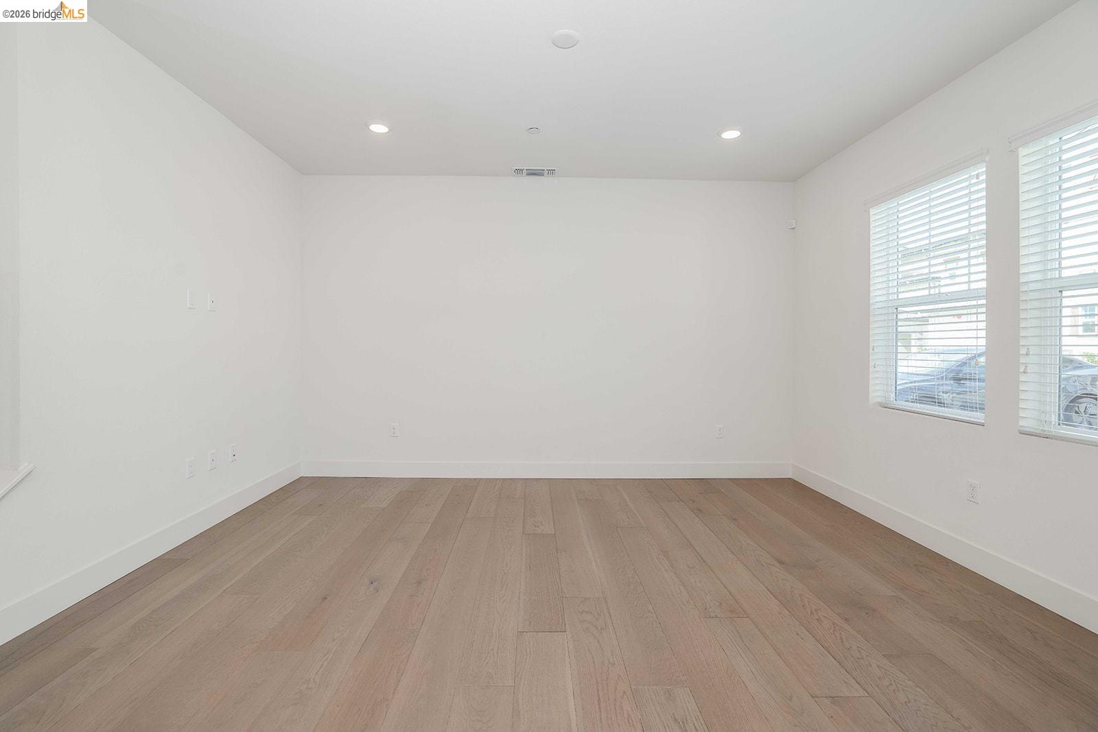 Photo #4: 41125891 Listing: Photo #4