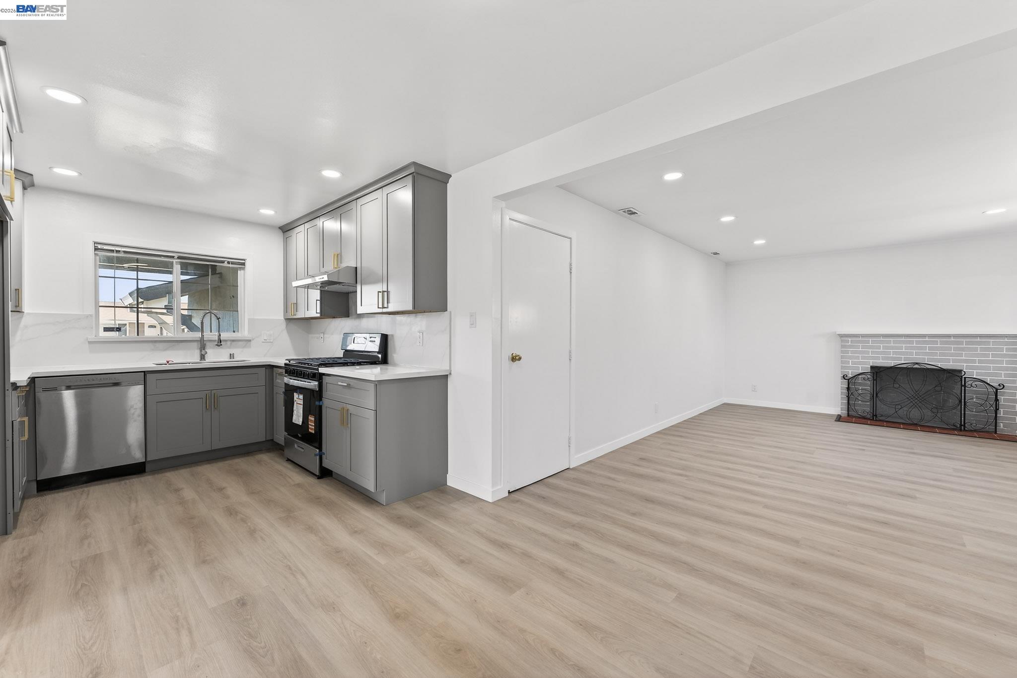 Detail Gallery Image 10 of 41 For 15524 Montreal St, San Leandro,  CA 94579 - 3 Beds | 2 Baths