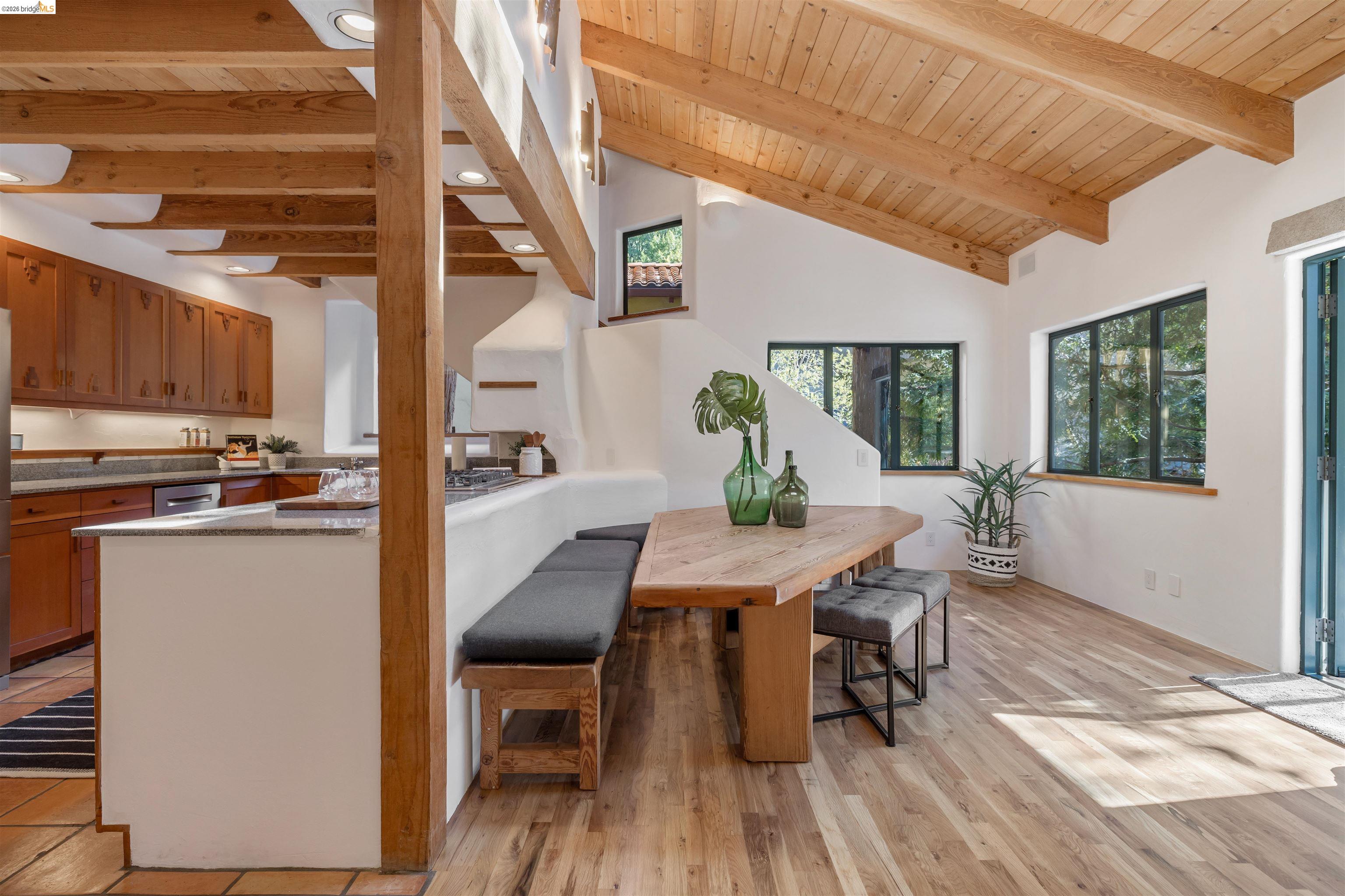 Detail Gallery Image 14 of 50 For 1102 Grand View Drive, Berkeley,  CA 94705-1628 - 3 Beds | 3/1 Baths