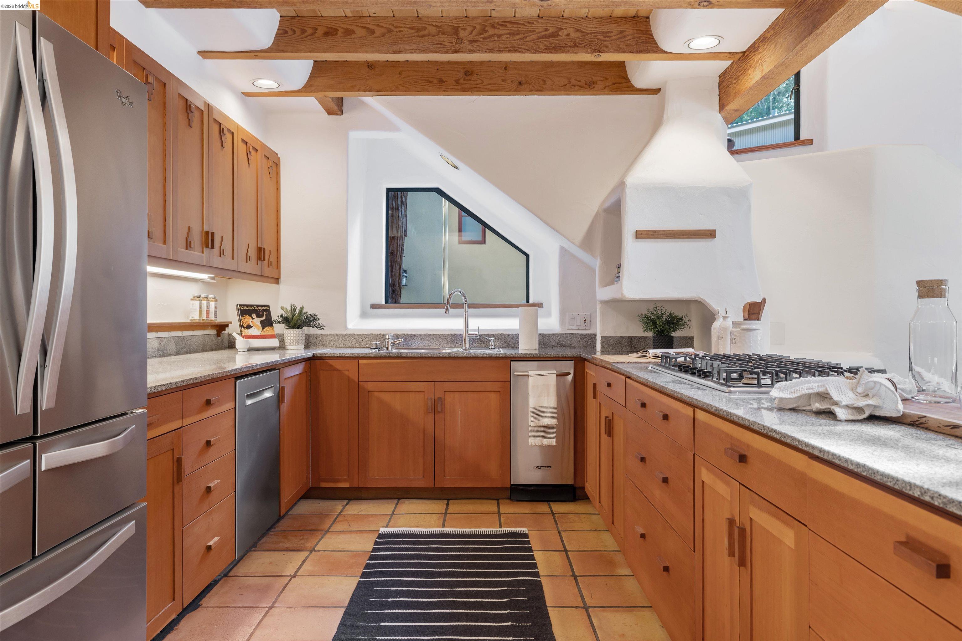 Detail Gallery Image 16 of 50 For 1102 Grand View Drive, Berkeley,  CA 94705-1628 - 3 Beds | 3/1 Baths