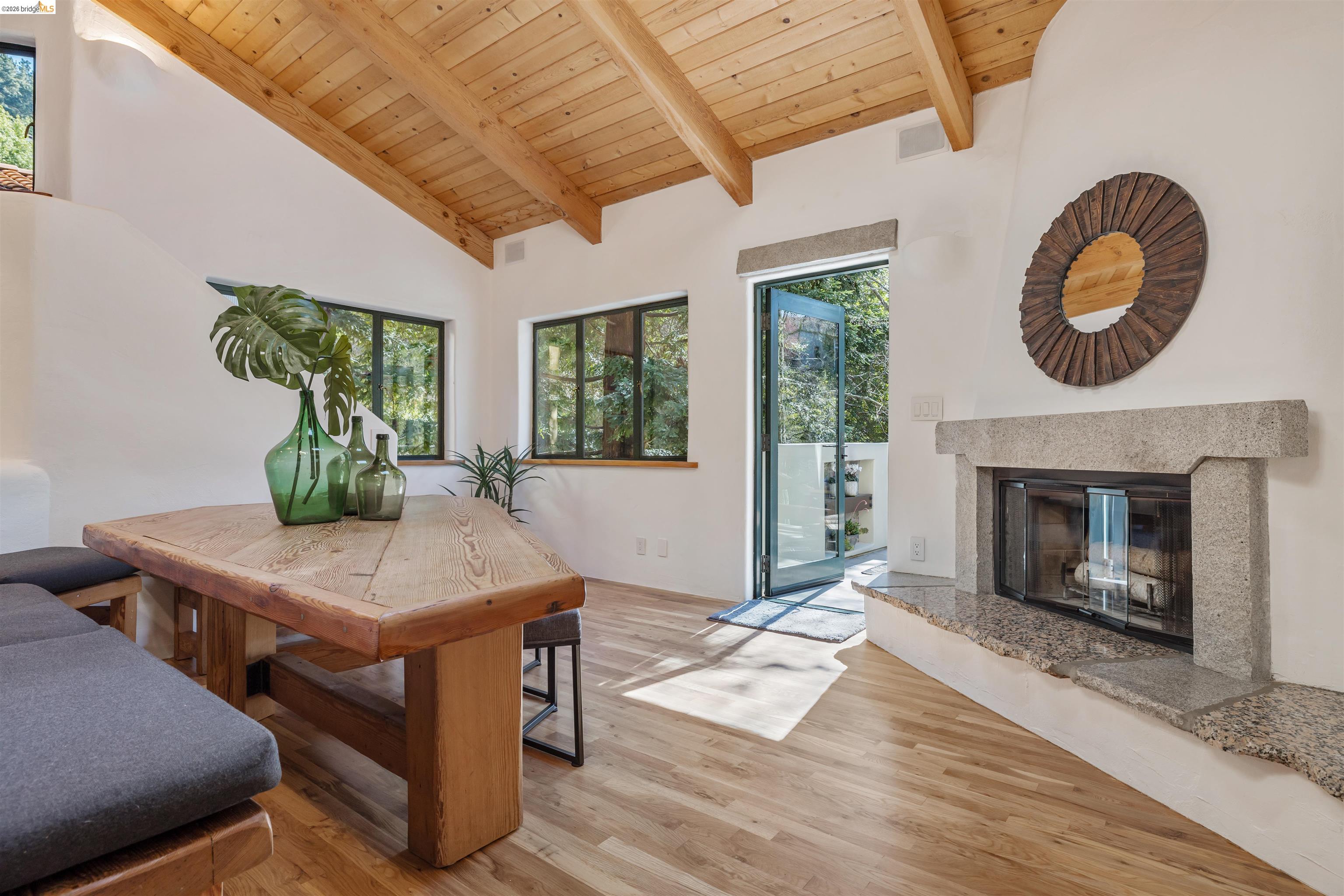 Detail Gallery Image 19 of 50 For 1102 Grand View Drive, Berkeley,  CA 94705-1628 - 3 Beds | 3/1 Baths