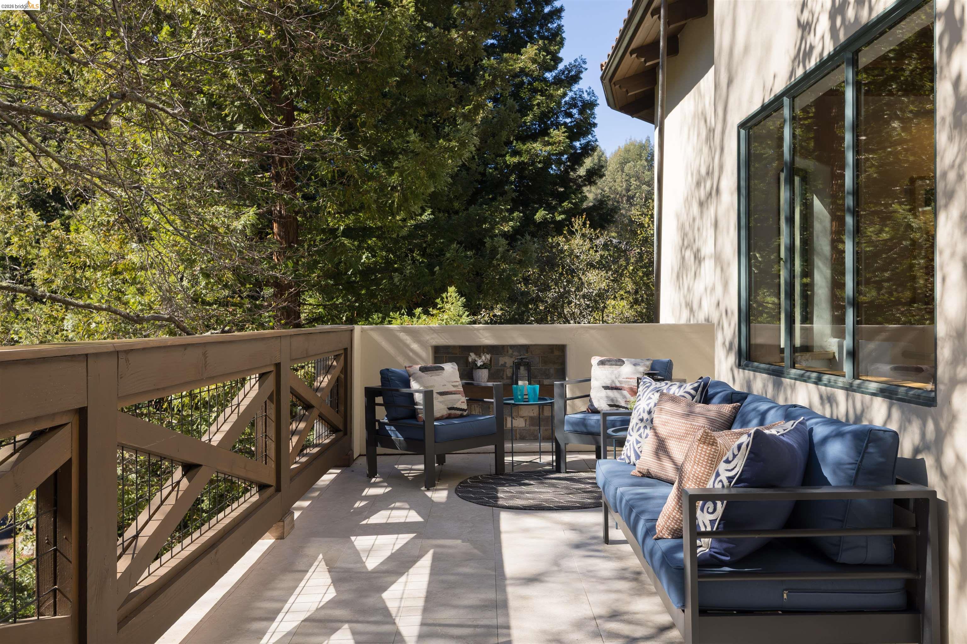 Detail Gallery Image 20 of 50 For 1102 Grand View Drive, Berkeley,  CA 94705-1628 - 3 Beds | 3/1 Baths