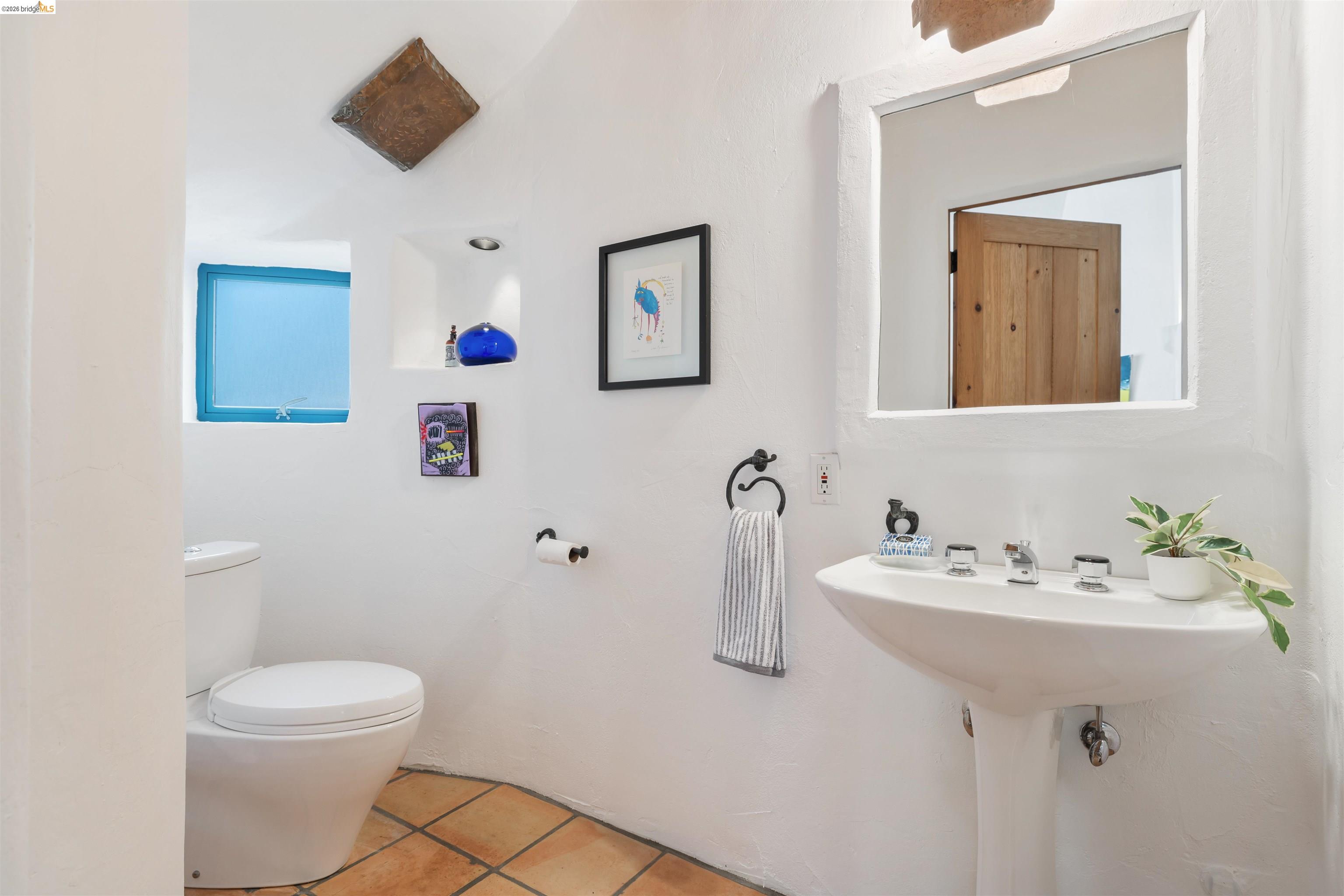 Detail Gallery Image 23 of 50 For 1102 Grand View Drive, Berkeley,  CA 94705-1628 - 3 Beds | 3/1 Baths