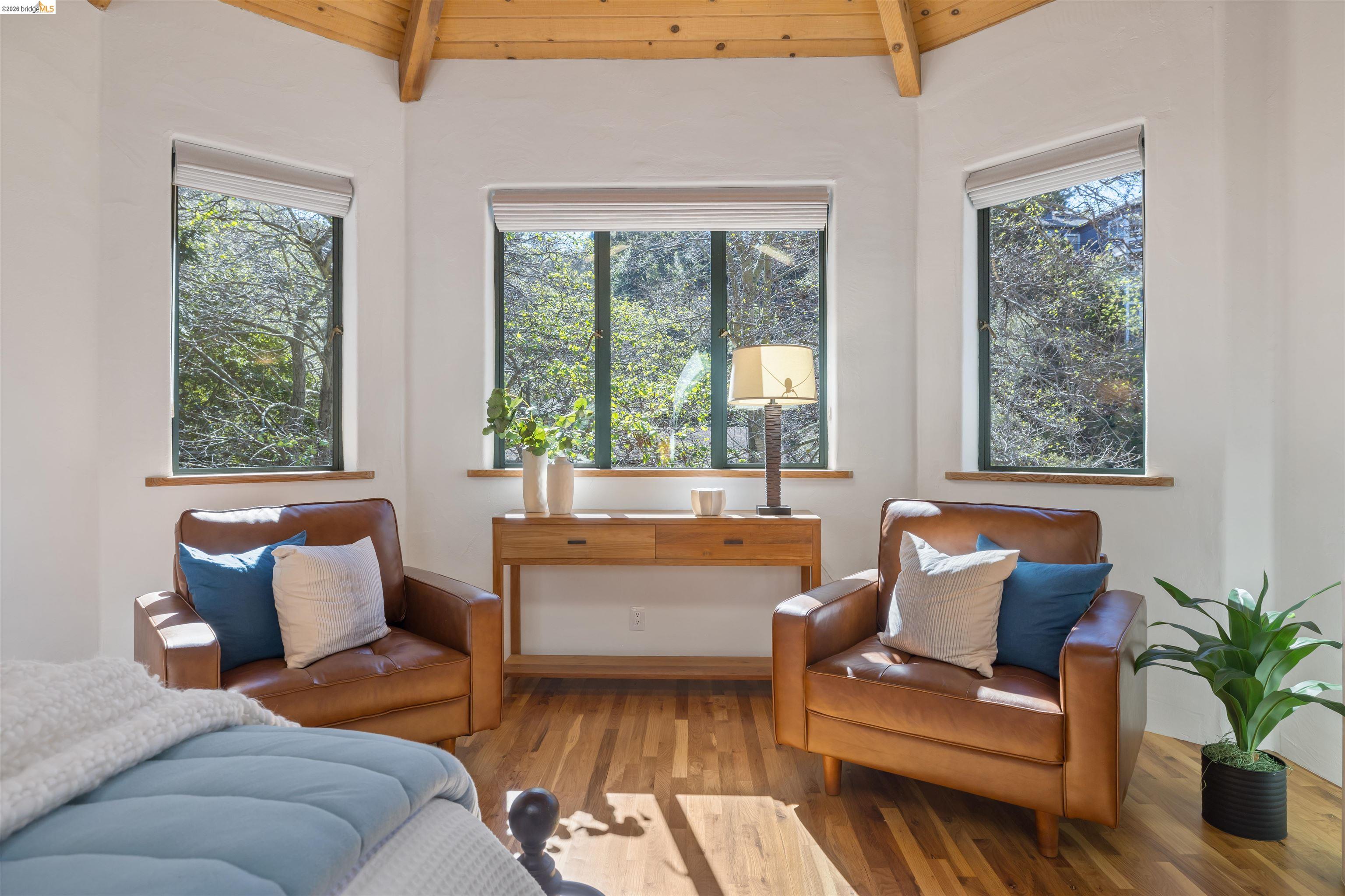 Detail Gallery Image 25 of 50 For 1102 Grand View Drive, Berkeley,  CA 94705-1628 - 3 Beds | 3/1 Baths