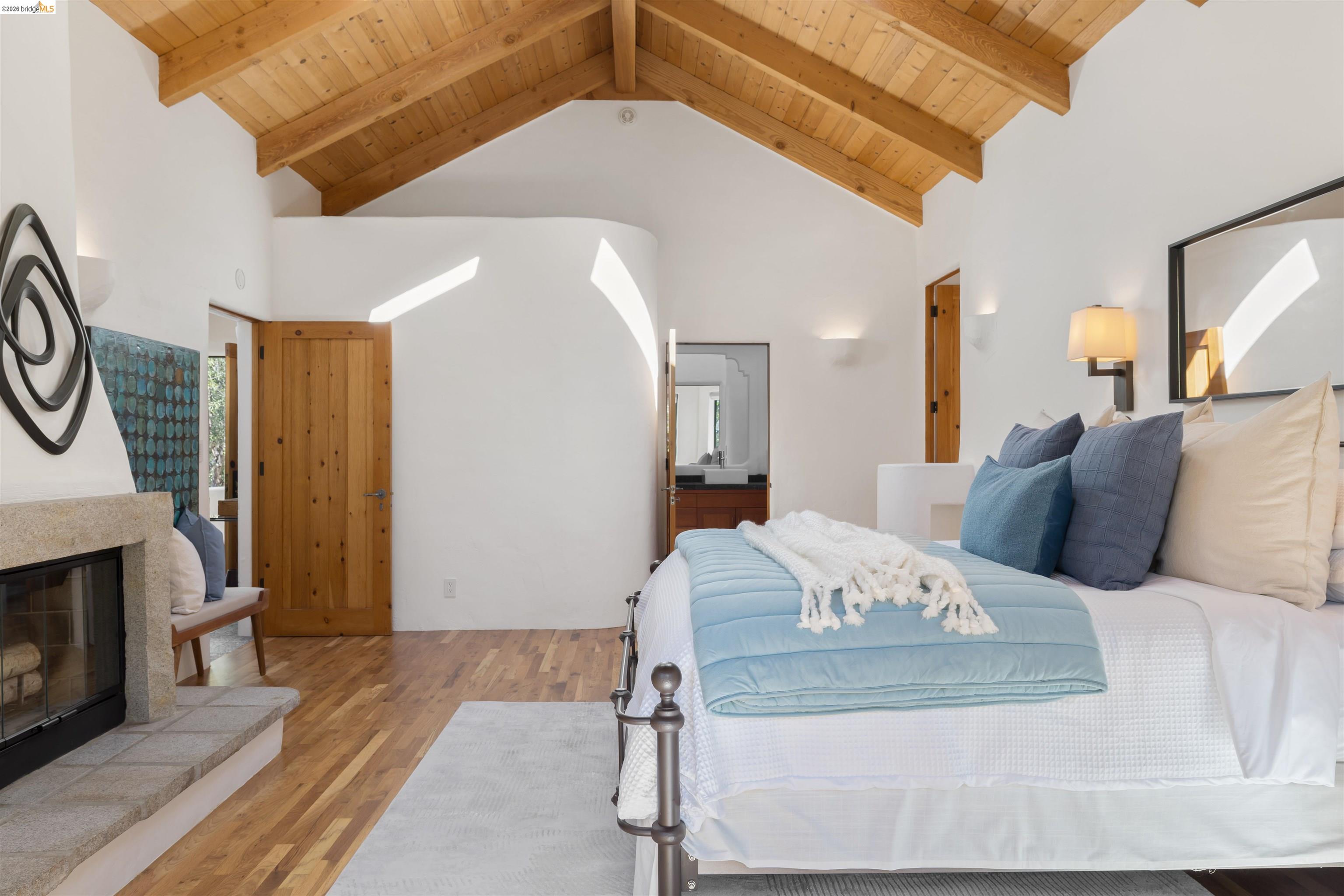 Detail Gallery Image 28 of 50 For 1102 Grand View Drive, Berkeley,  CA 94705-1628 - 3 Beds | 3/1 Baths