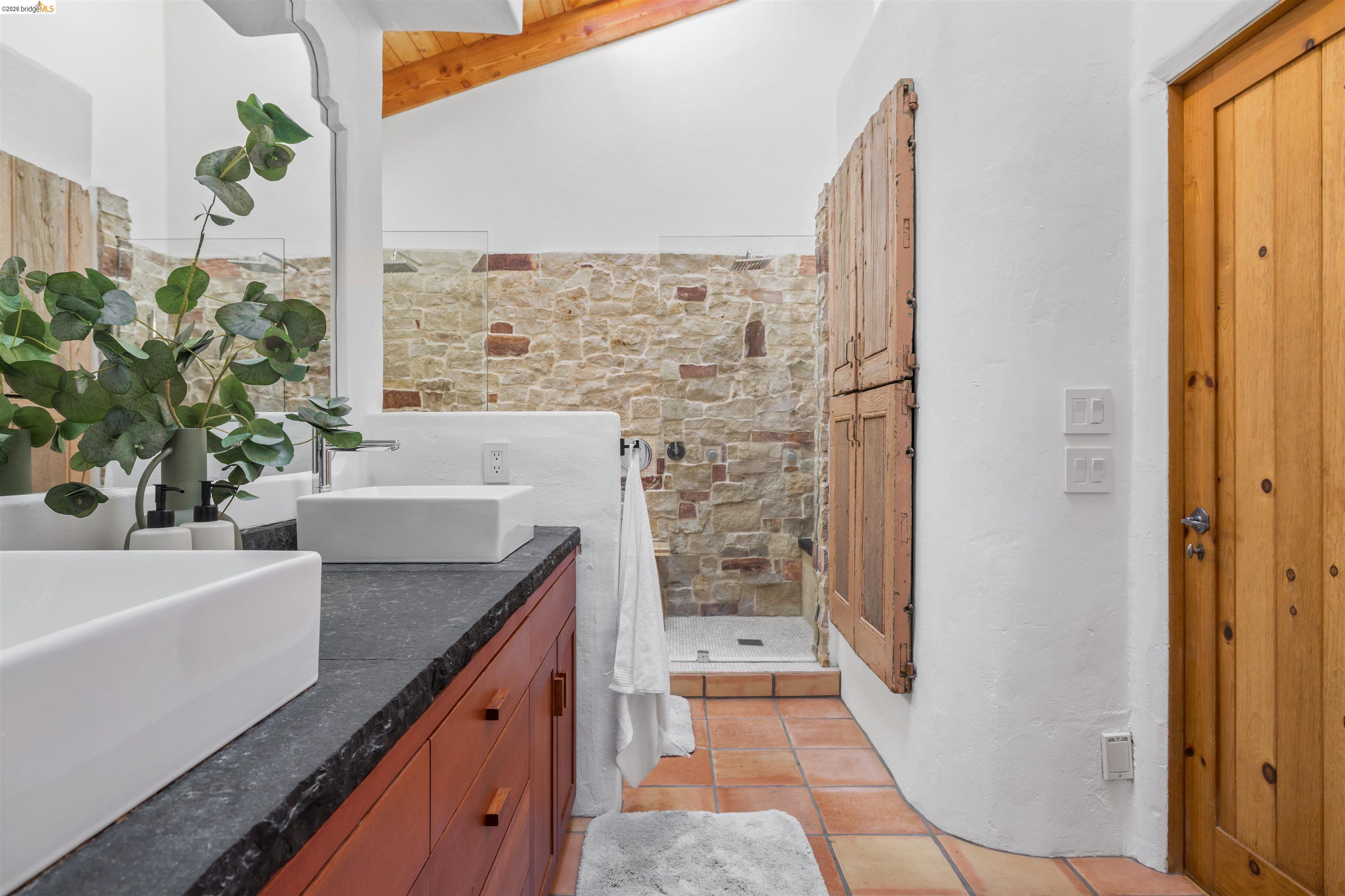 Detail Gallery Image 29 of 50 For 1102 Grand View Drive, Berkeley,  CA 94705-1628 - 3 Beds | 3/1 Baths