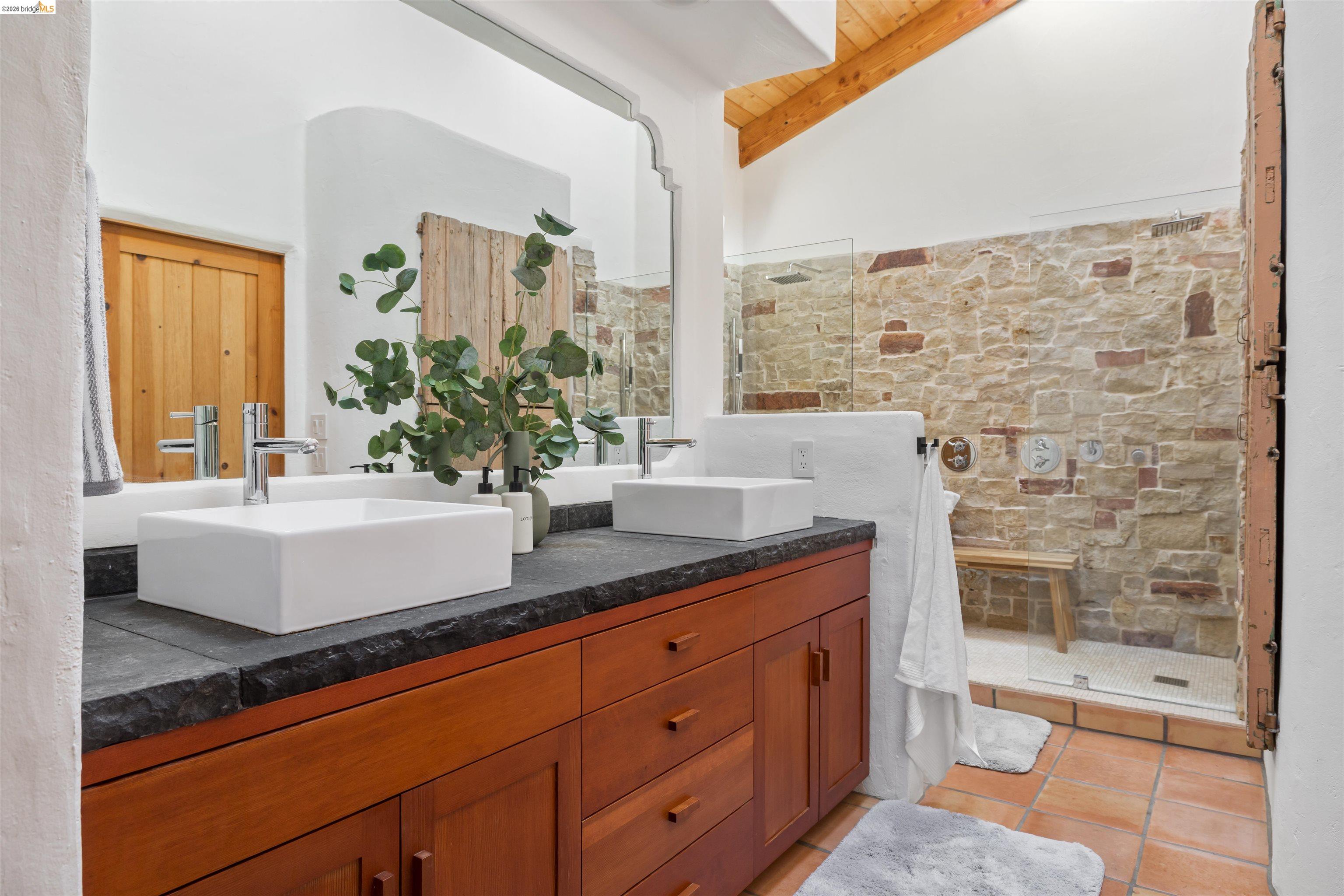 Detail Gallery Image 30 of 50 For 1102 Grand View Drive, Berkeley,  CA 94705-1628 - 3 Beds | 3/1 Baths