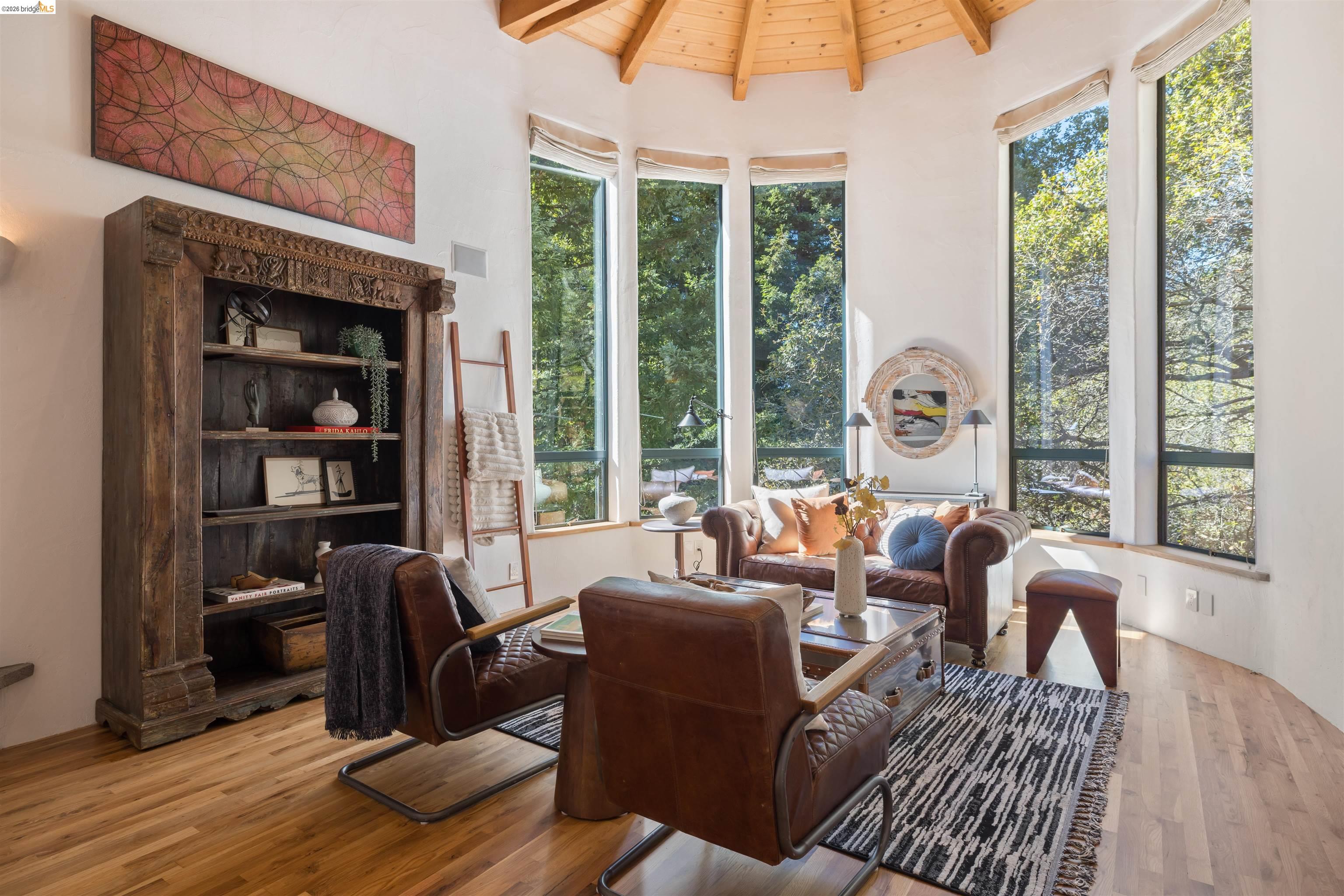 Detail Gallery Image 4 of 50 For 1102 Grand View Drive, Berkeley,  CA 94705-1628 - 3 Beds | 3/1 Baths