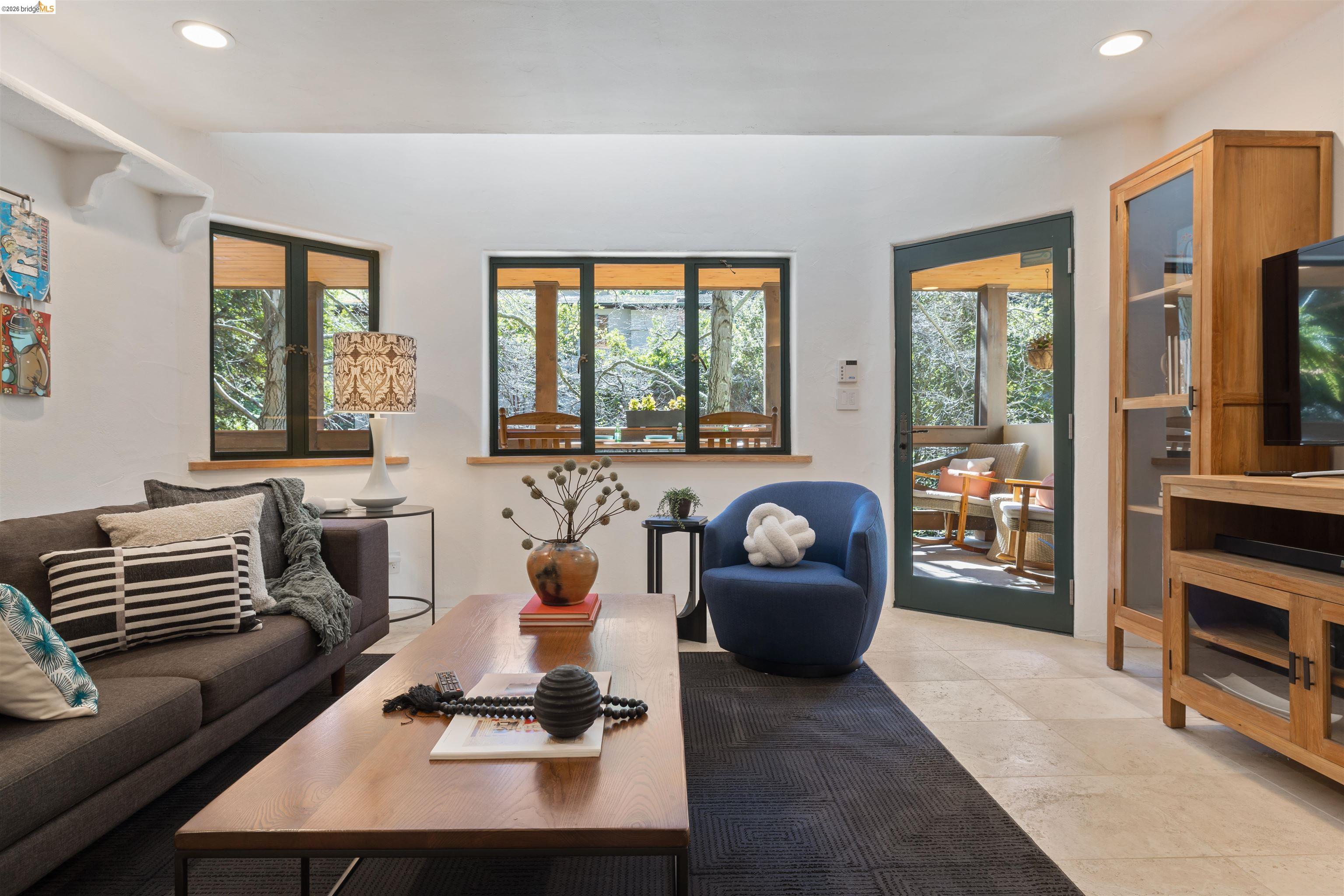 Detail Gallery Image 32 of 50 For 1102 Grand View Drive, Berkeley,  CA 94705-1628 - 3 Beds | 3/1 Baths