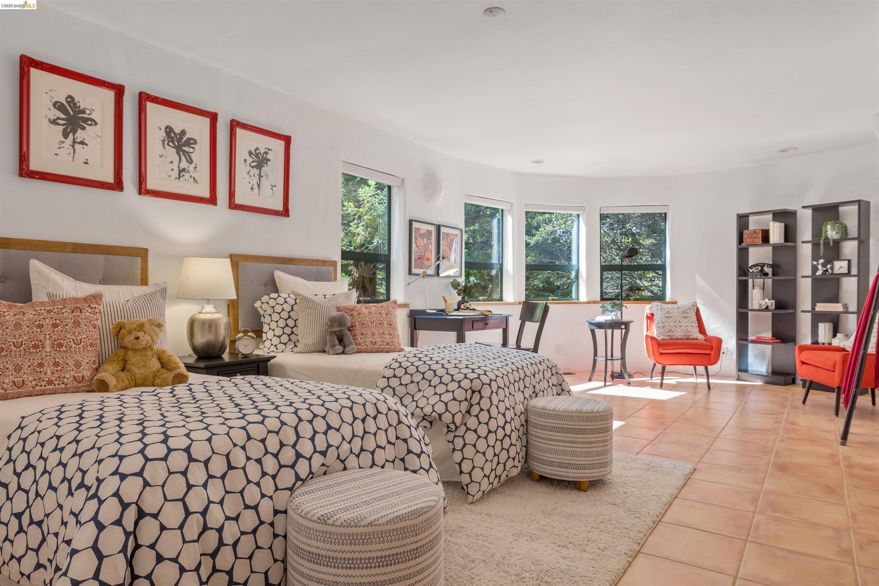 Detail Gallery Image 34 of 50 For 1102 Grand View Drive, Berkeley,  CA 94705-1628 - 3 Beds | 3/1 Baths