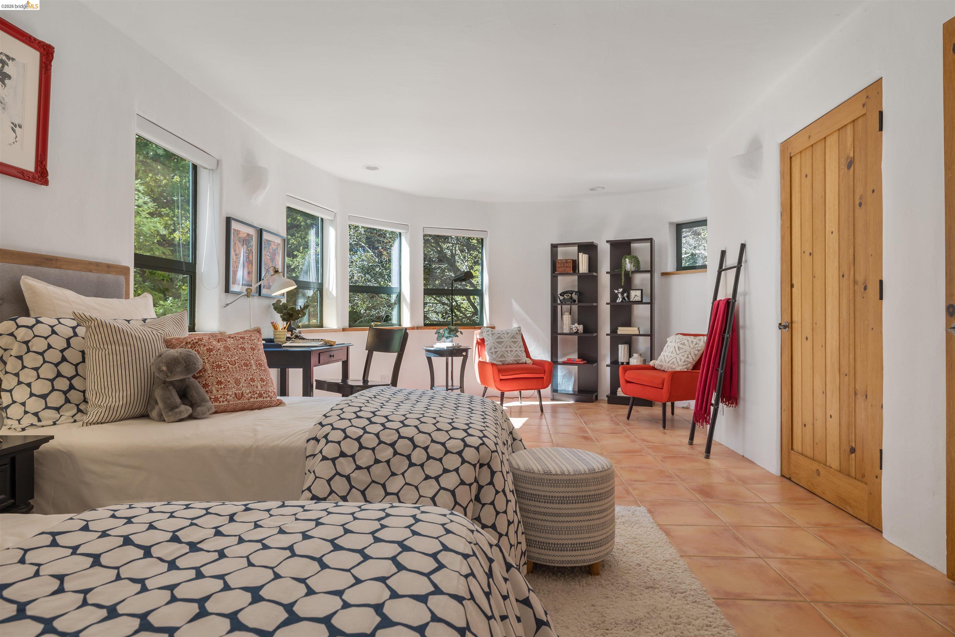 Detail Gallery Image 35 of 50 For 1102 Grand View Drive, Berkeley,  CA 94705-1628 - 3 Beds | 3/1 Baths