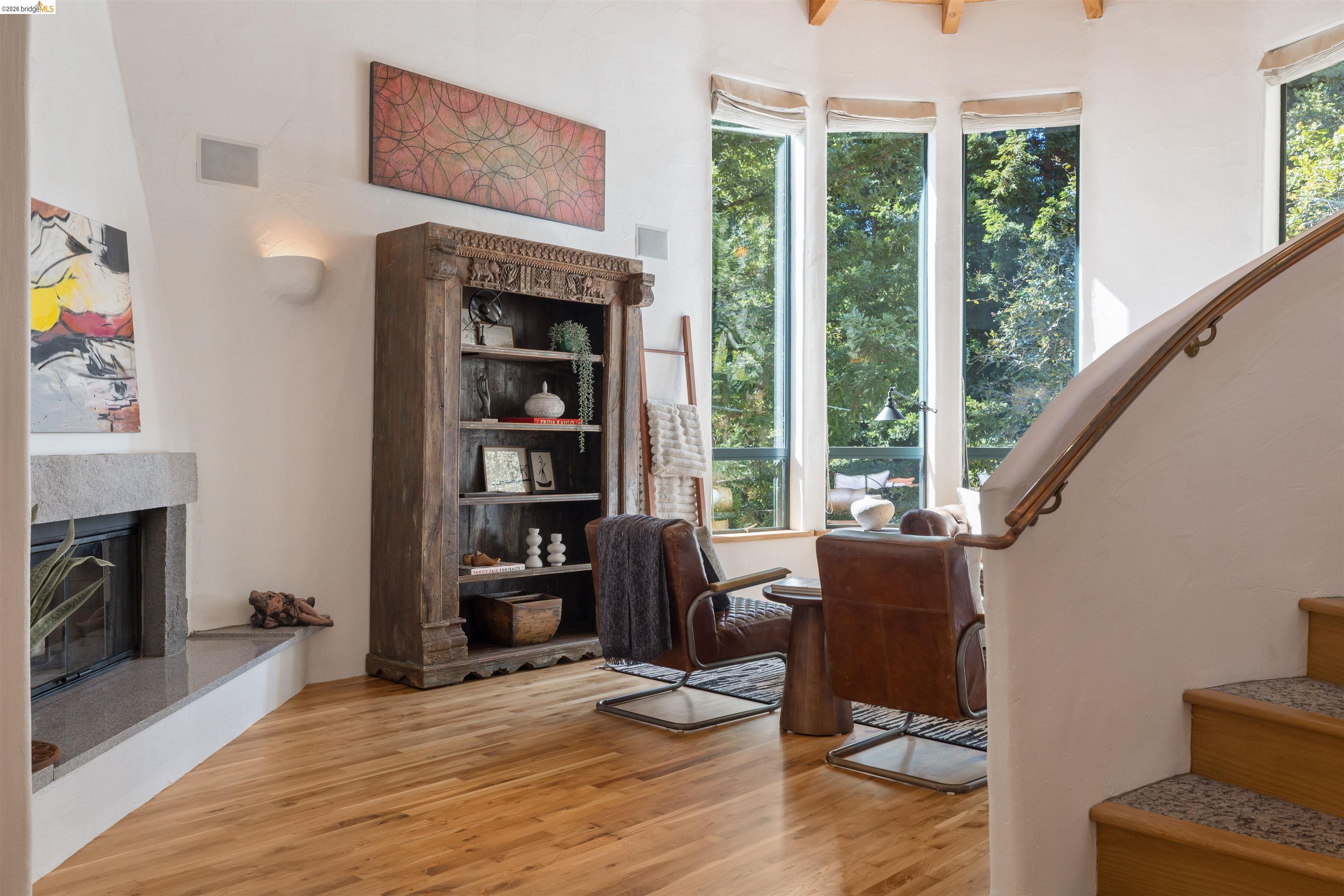 Detail Gallery Image 5 of 50 For 1102 Grand View Drive, Berkeley,  CA 94705-1628 - 3 Beds | 3/1 Baths