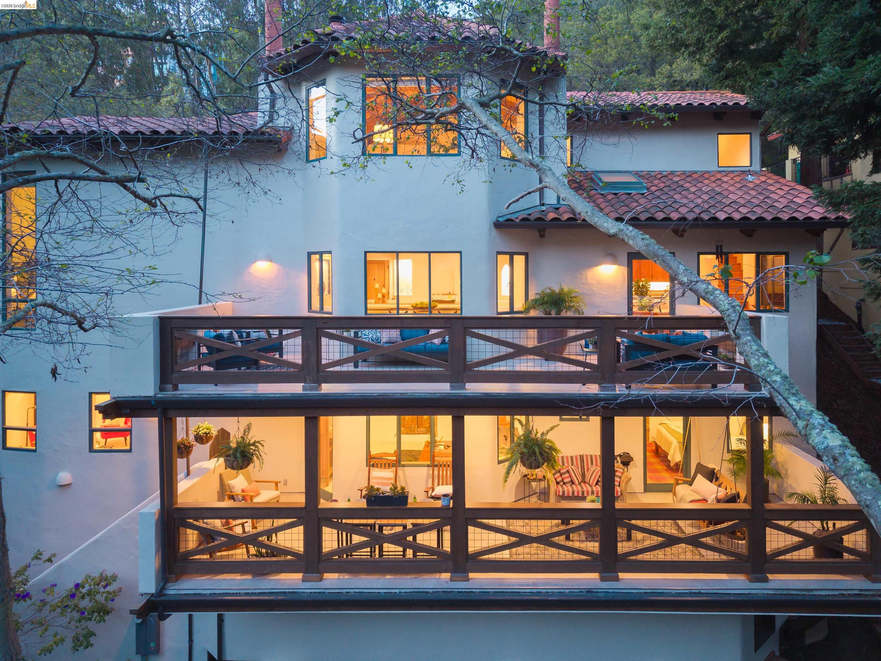 Detail Gallery Image 42 of 50 For 1102 Grand View Drive, Berkeley,  CA 94705-1628 - 3 Beds | 3/1 Baths