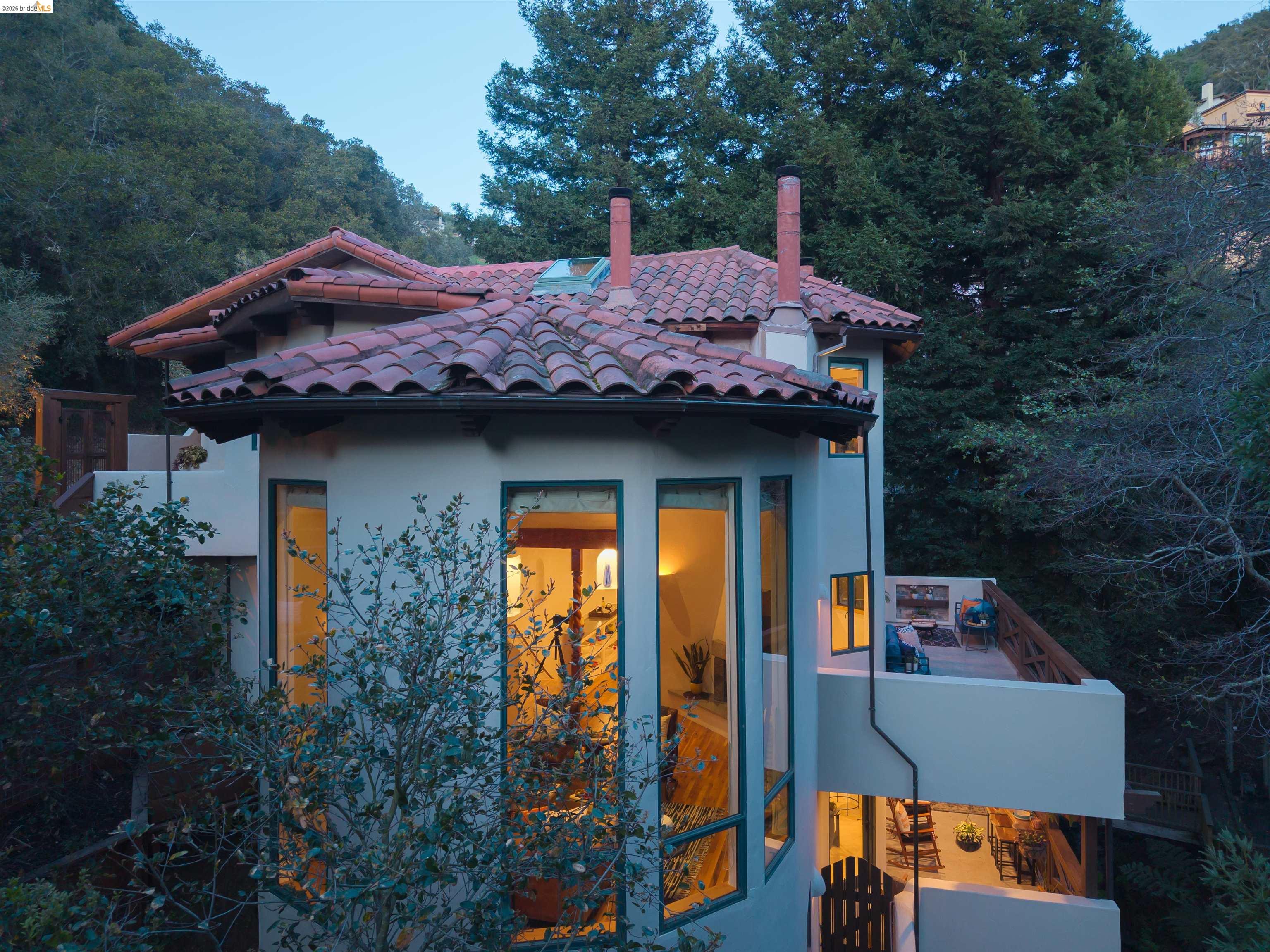 Detail Gallery Image 43 of 50 For 1102 Grand View Drive, Berkeley,  CA 94705-1628 - 3 Beds | 3/1 Baths