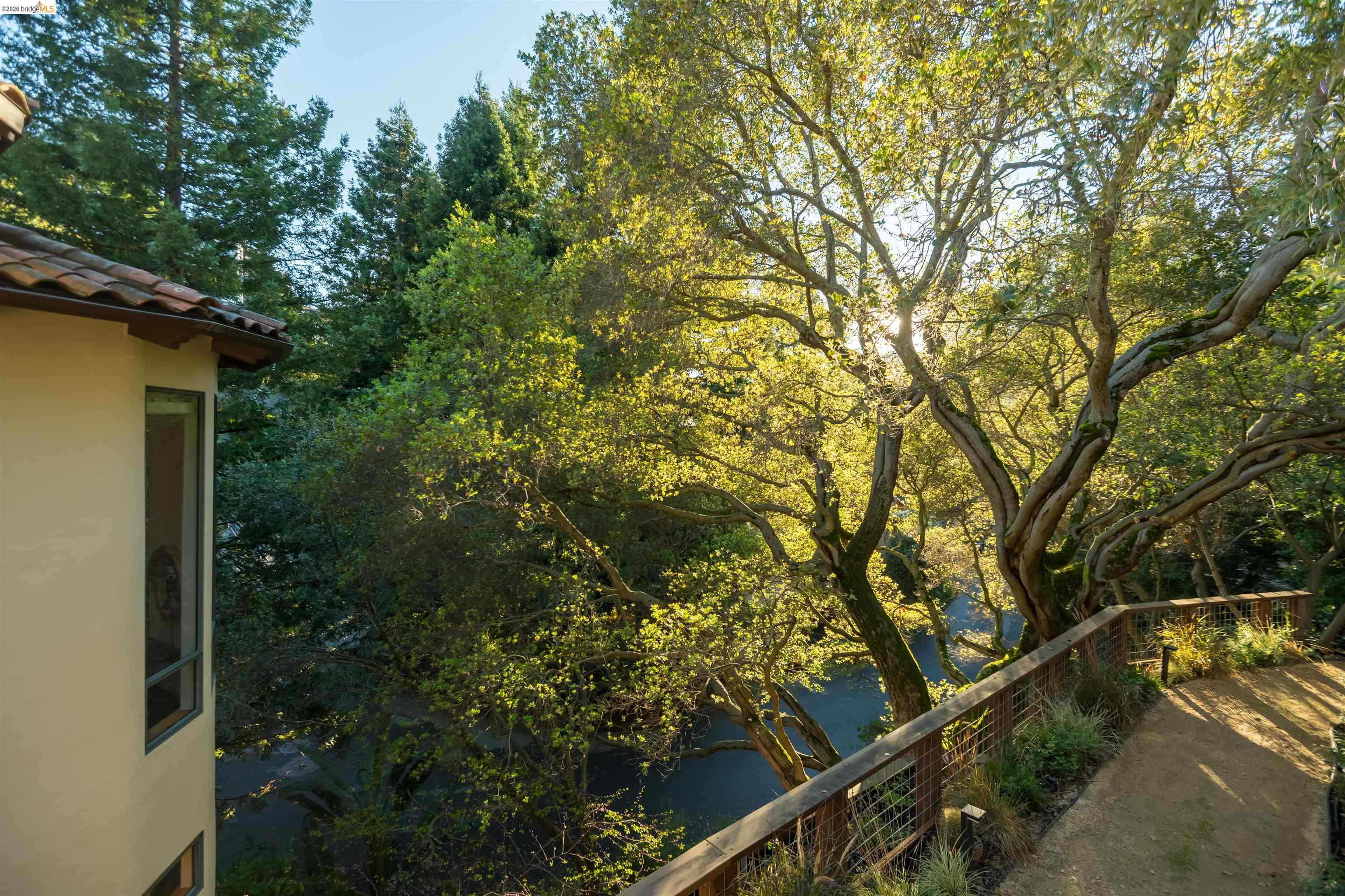 Detail Gallery Image 46 of 50 For 1102 Grand View Drive, Berkeley,  CA 94705-1628 - 3 Beds | 3/1 Baths