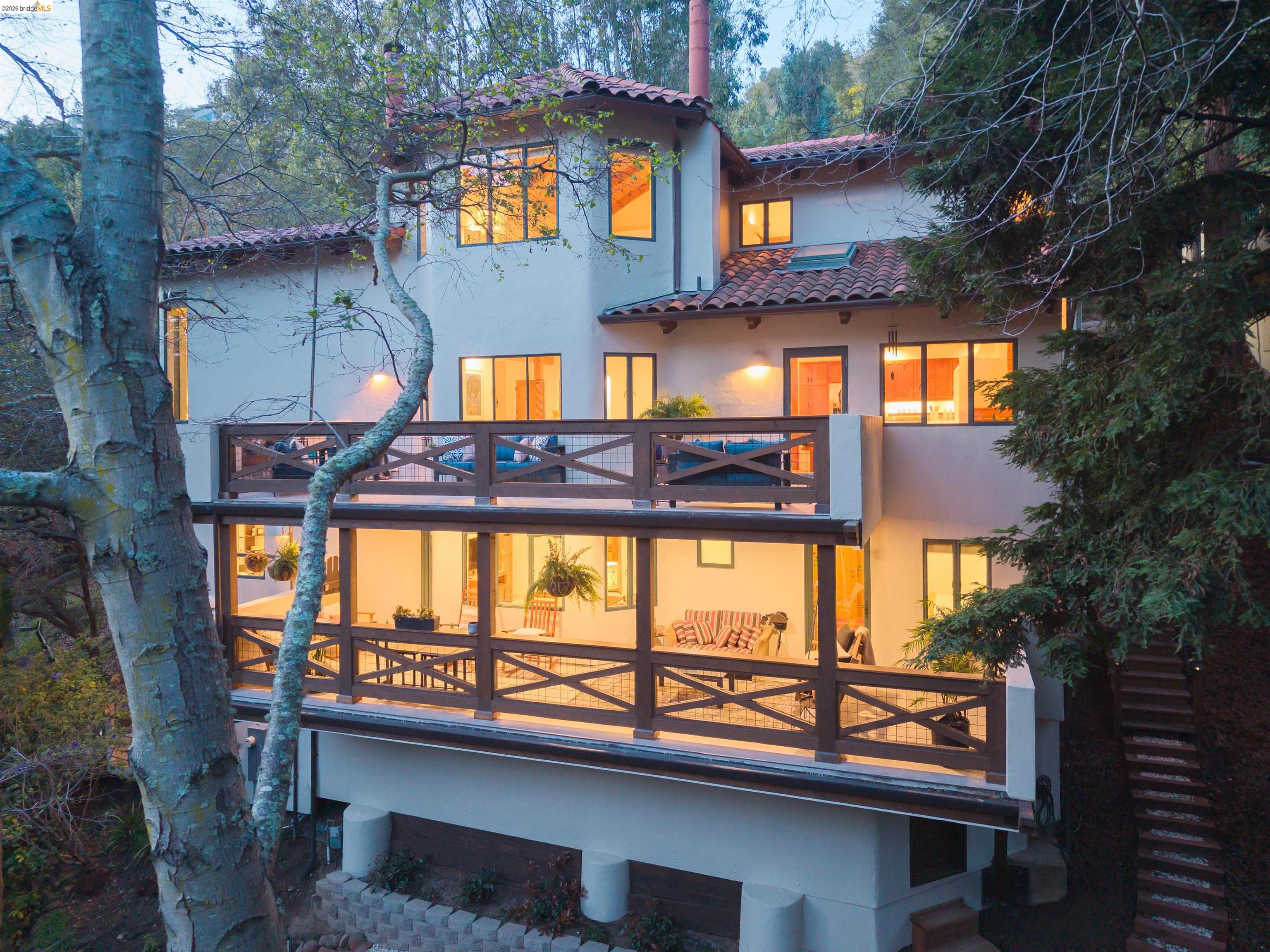 Detail Gallery Image 48 of 50 For 1102 Grand View Drive, Berkeley,  CA 94705-1628 - 3 Beds | 3/1 Baths