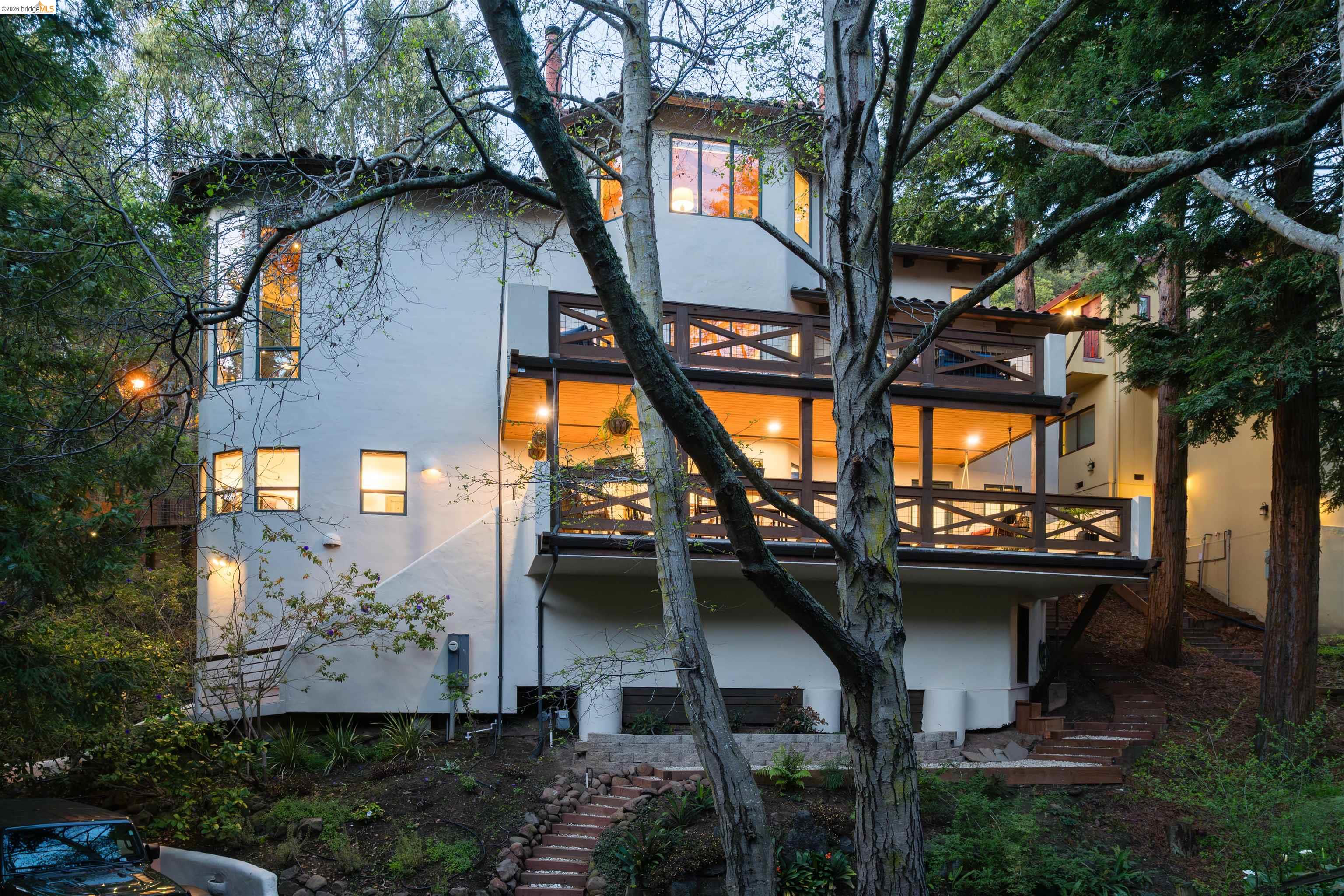 Detail Gallery Image 49 of 50 For 1102 Grand View Drive, Berkeley,  CA 94705-1628 - 3 Beds | 3/1 Baths