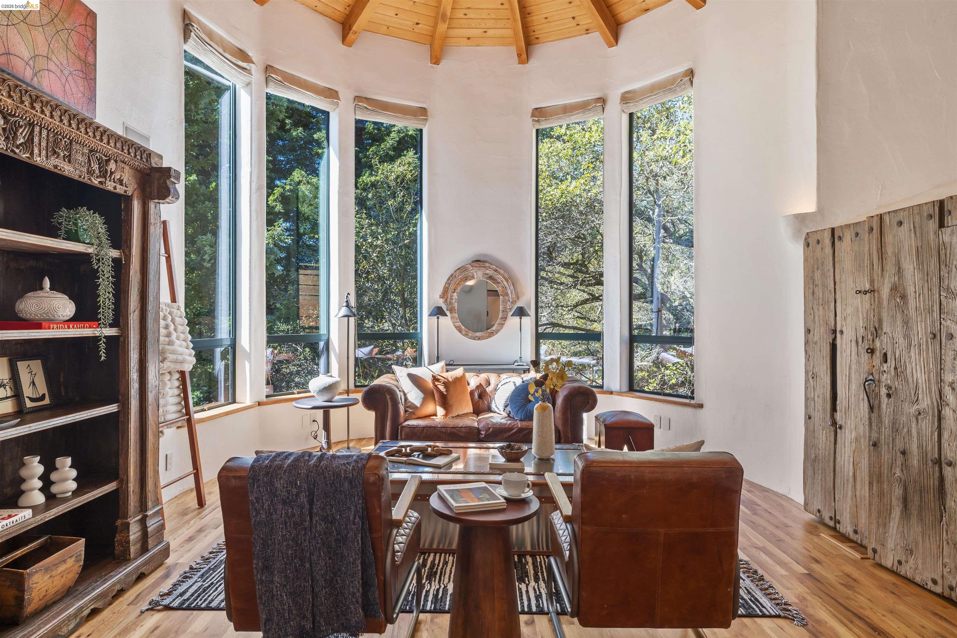 Detail Gallery Image 6 of 50 For 1102 Grand View Drive, Berkeley,  CA 94705-1628 - 3 Beds | 3/1 Baths